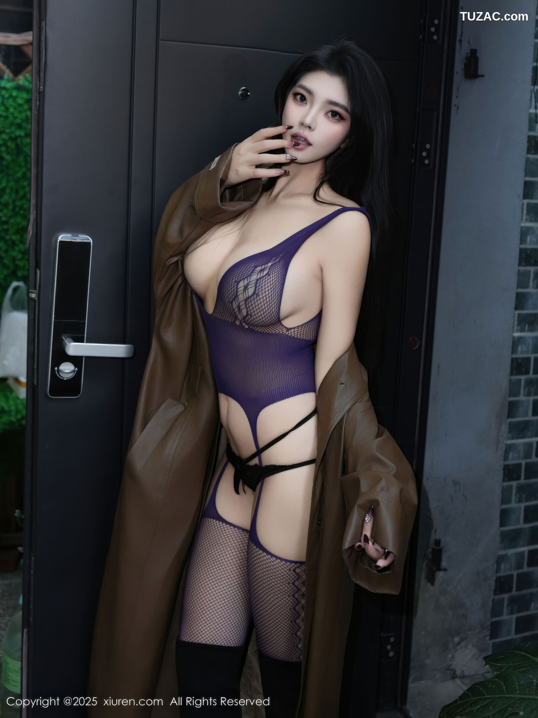 XiuRen秀人网-11067-冬安-棕色皮大衣蓝紫色情趣内衣黑丝-2025.12.04