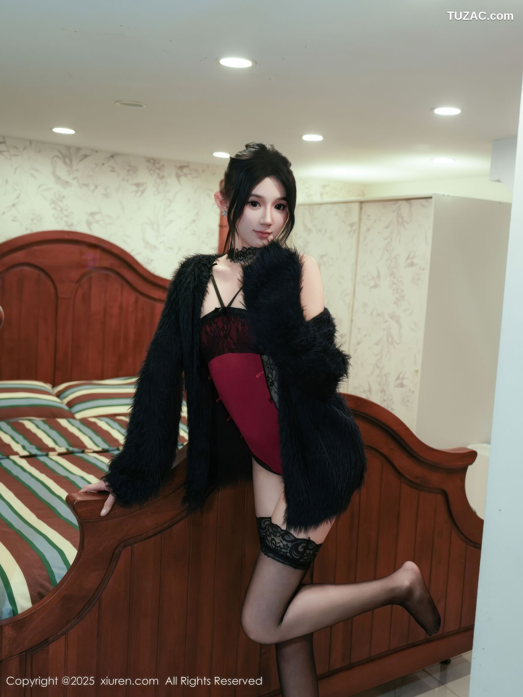 XiuRen秀人网-11072-桃子姐姐-吊带黑丝美腿-2025.12.05