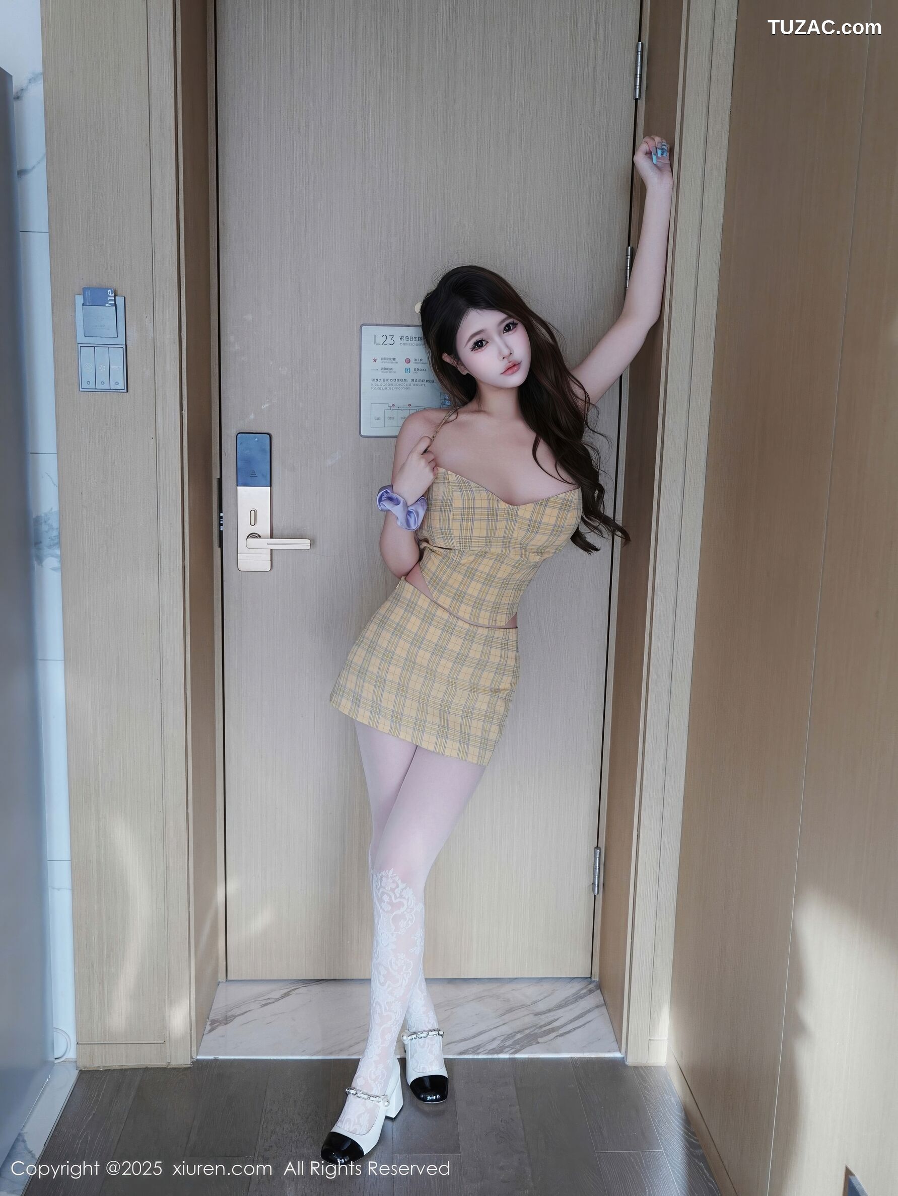 XiuRen秀人网-11075-甜妮-格子吊带裙装爆乳白色丝袜-2025.12.05