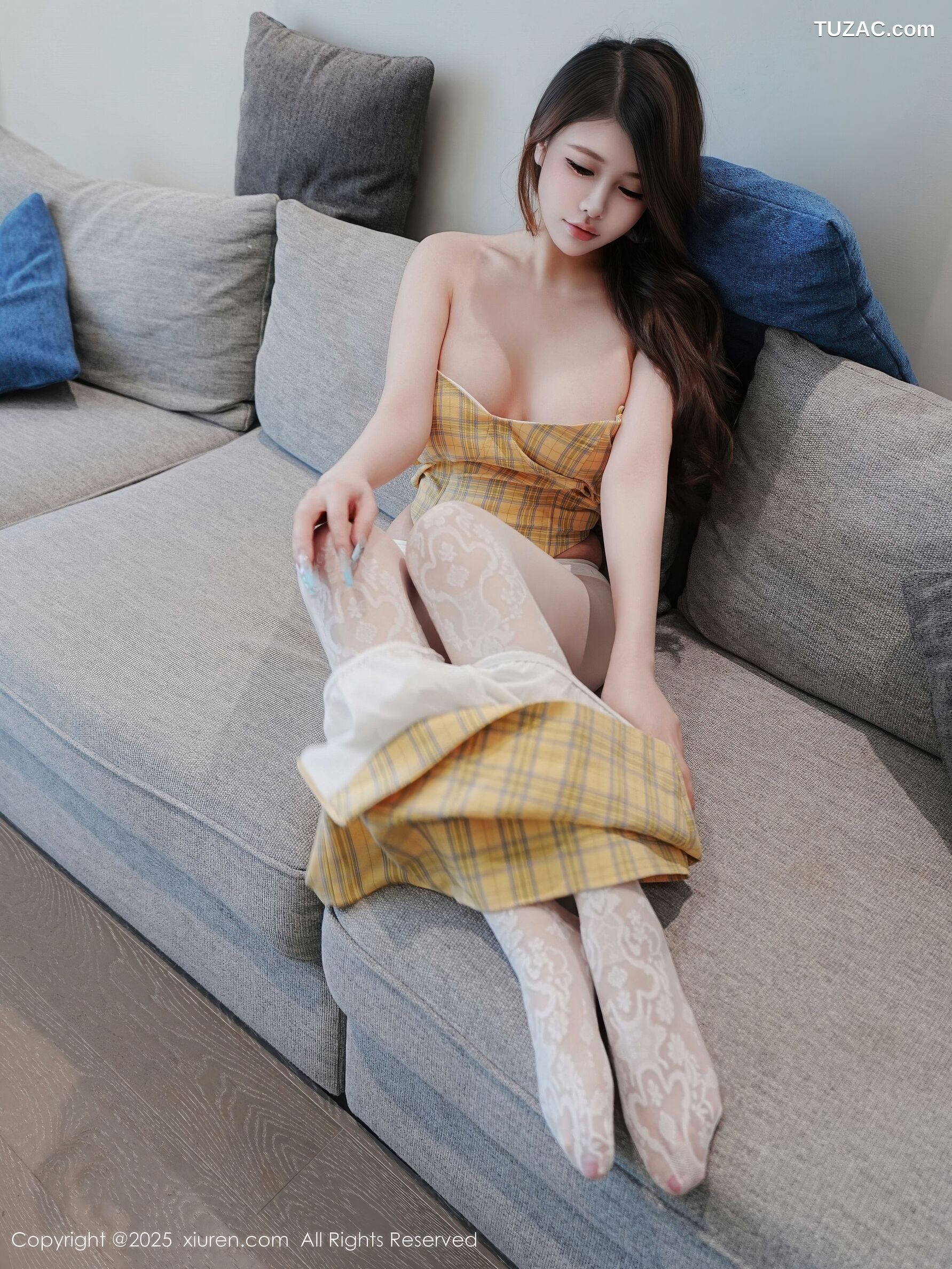 XiuRen秀人网-11075-甜妮-格子吊带裙装爆乳白色丝袜-2025.12.05