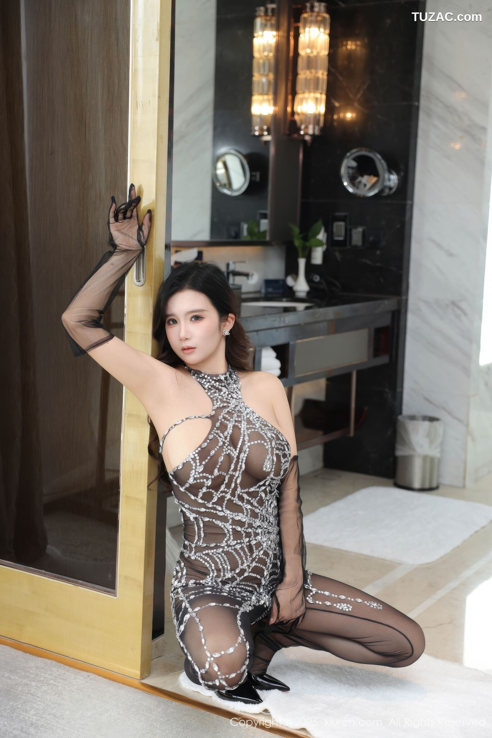 XiuRen秀人网-11076-小肉肉咪-黑色连体丝袜-2025.12.05