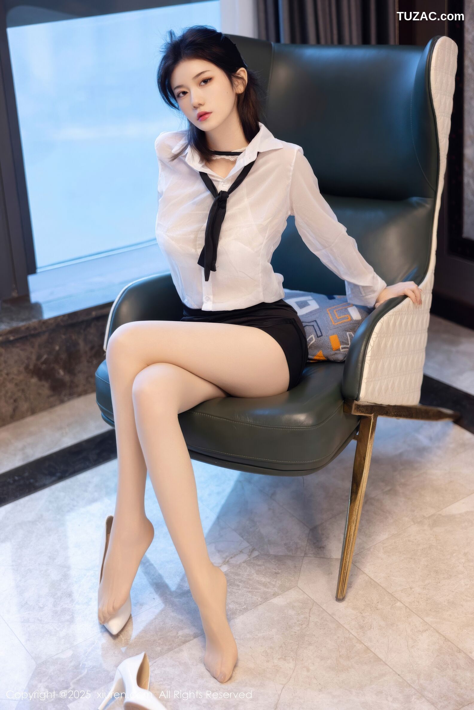 XiuRen秀人网-11077-凌七七-OL白衬衫黑短裙苗条身姿明艳动人-2025.12.05
