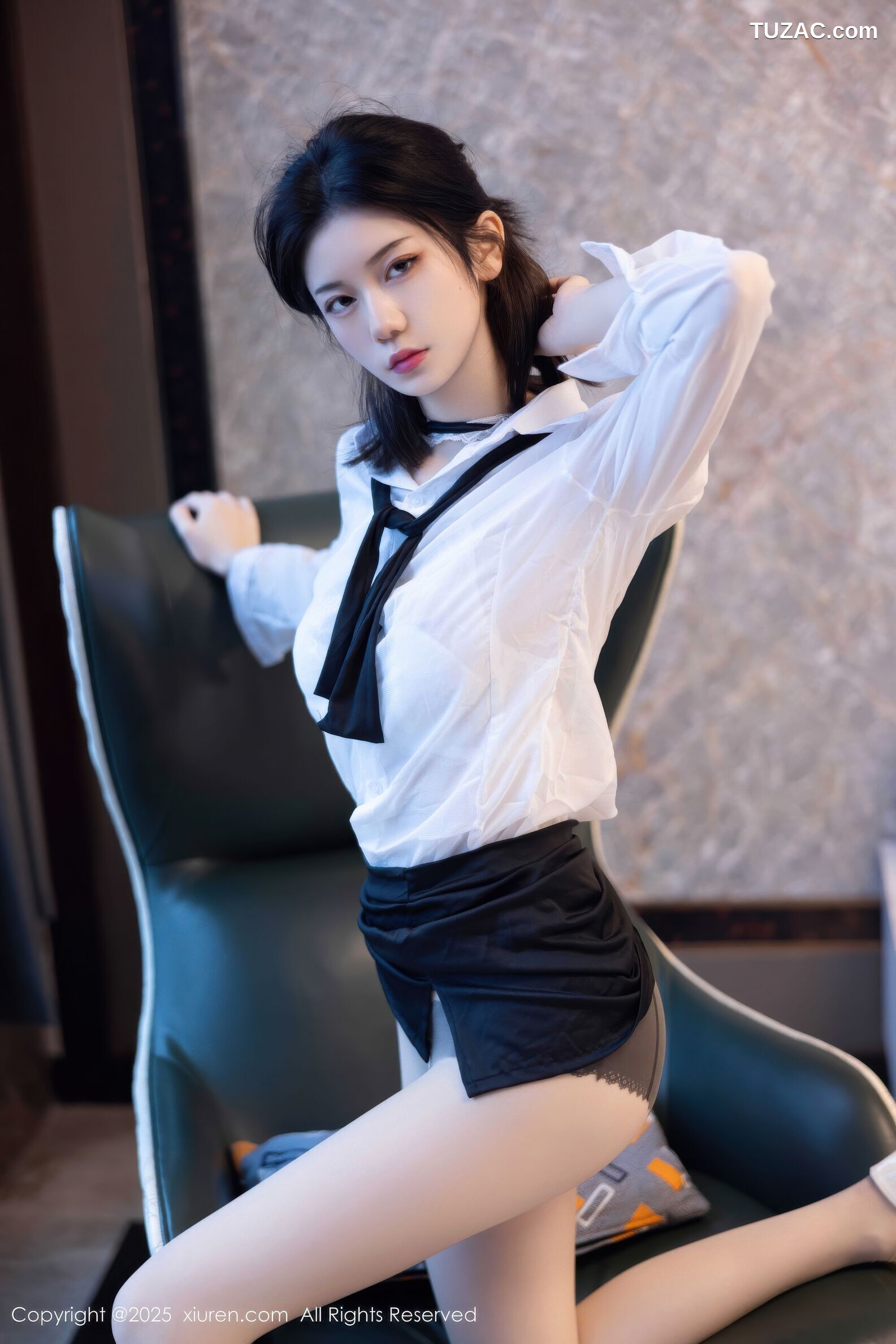 XiuRen秀人网-11077-凌七七-OL白衬衫黑短裙苗条身姿明艳动人-2025.12.05