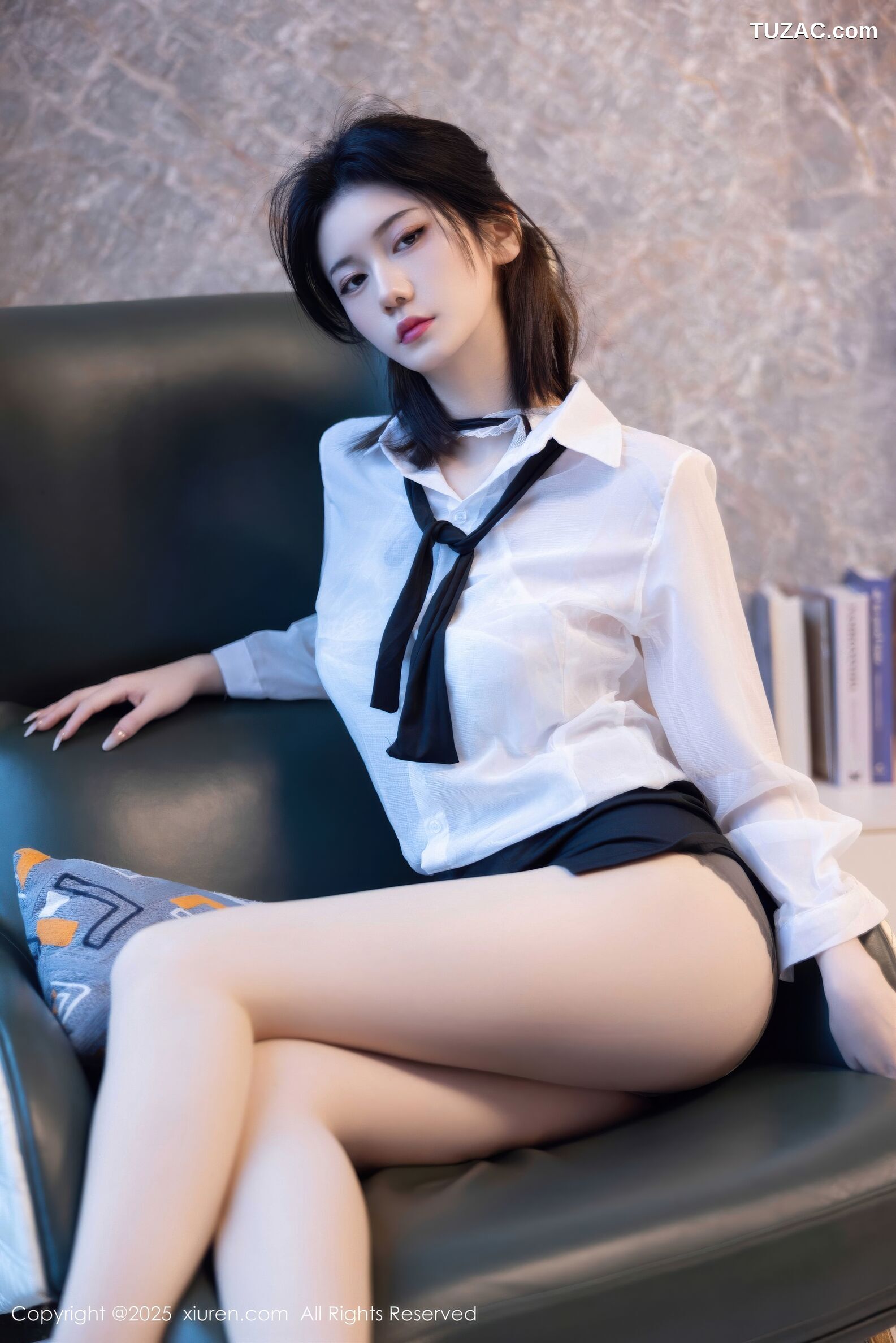 XiuRen秀人网-11077-凌七七-OL白衬衫黑短裙苗条身姿明艳动人-2025.12.05