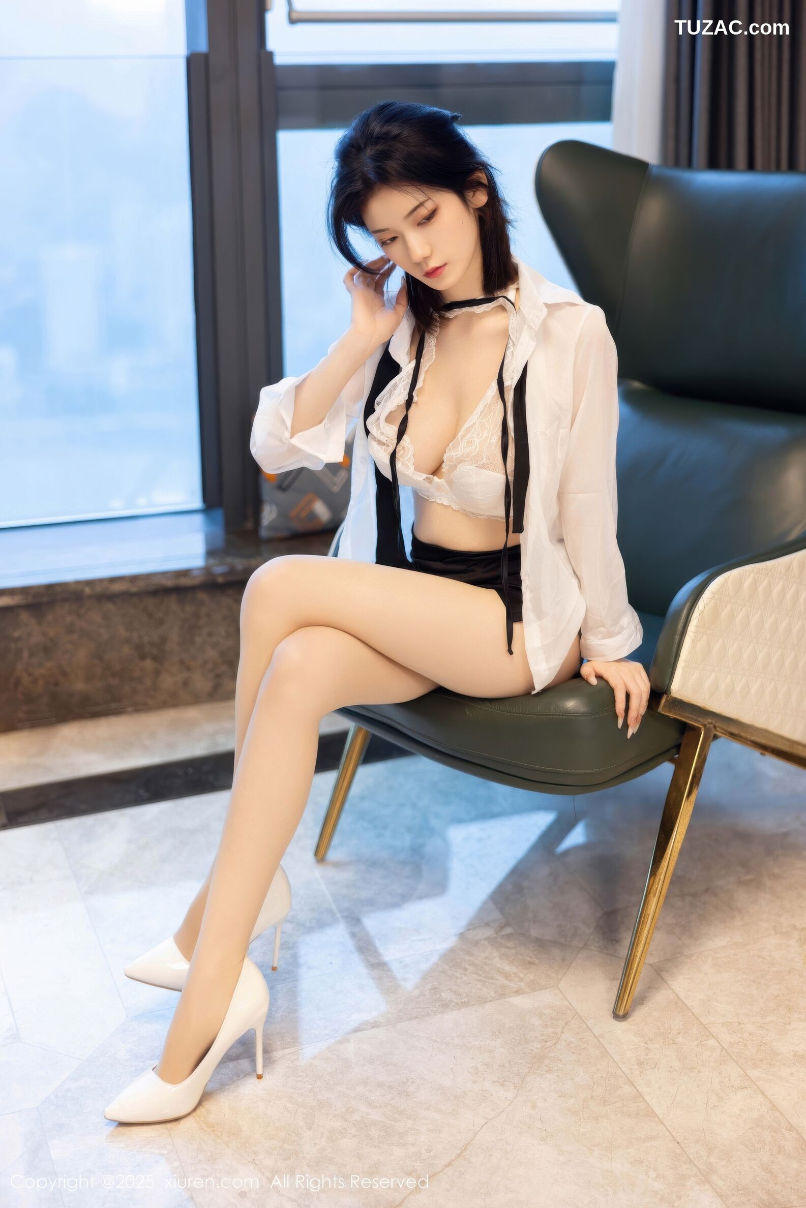 XiuRen秀人网-11077-凌七七-OL白衬衫黑短裙苗条身姿明艳动人-2025.12.05