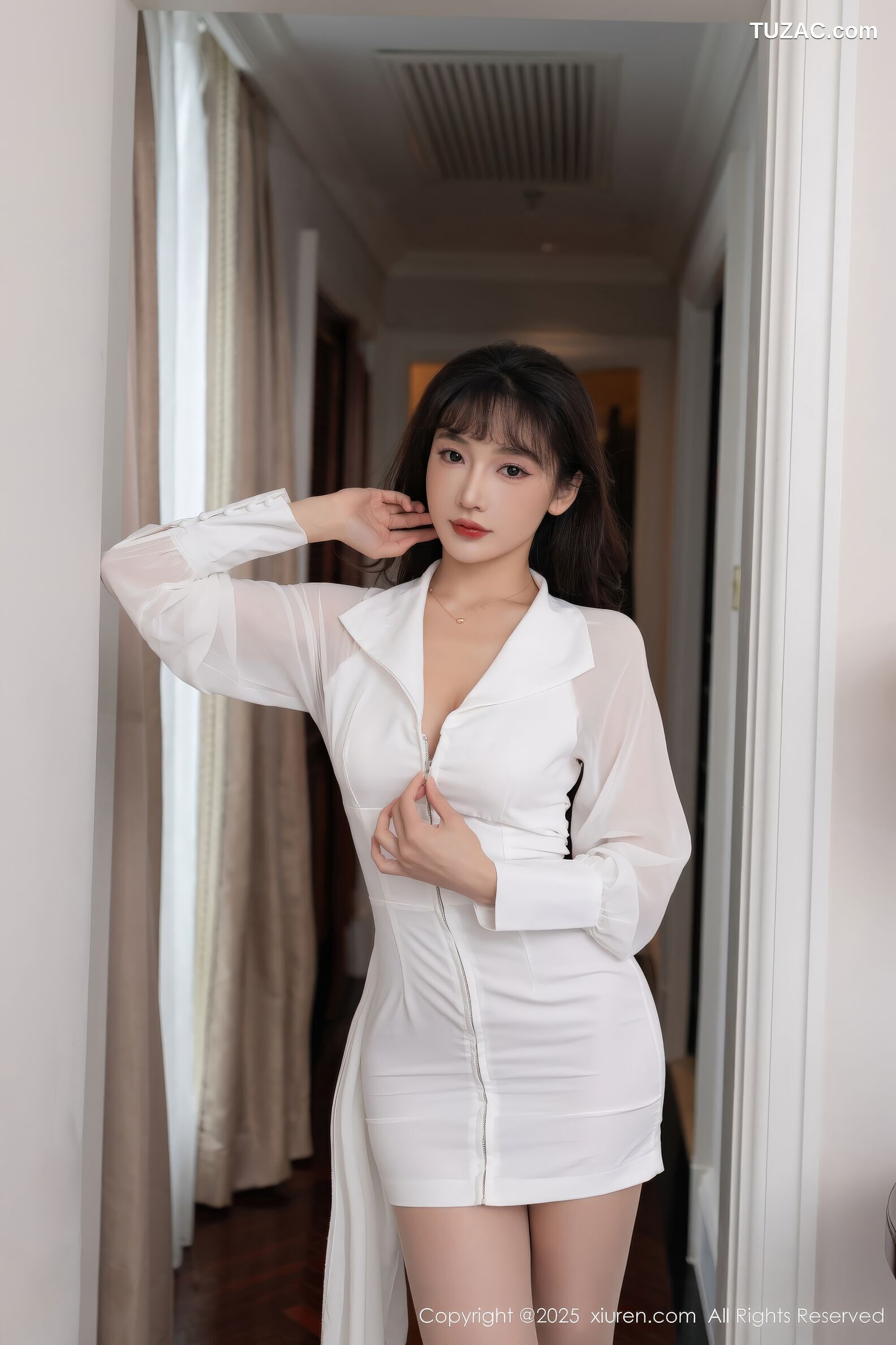XiuRen秀人网-11100-陆萱萱-白色套装诱人肉色丝袜-2025.12.11