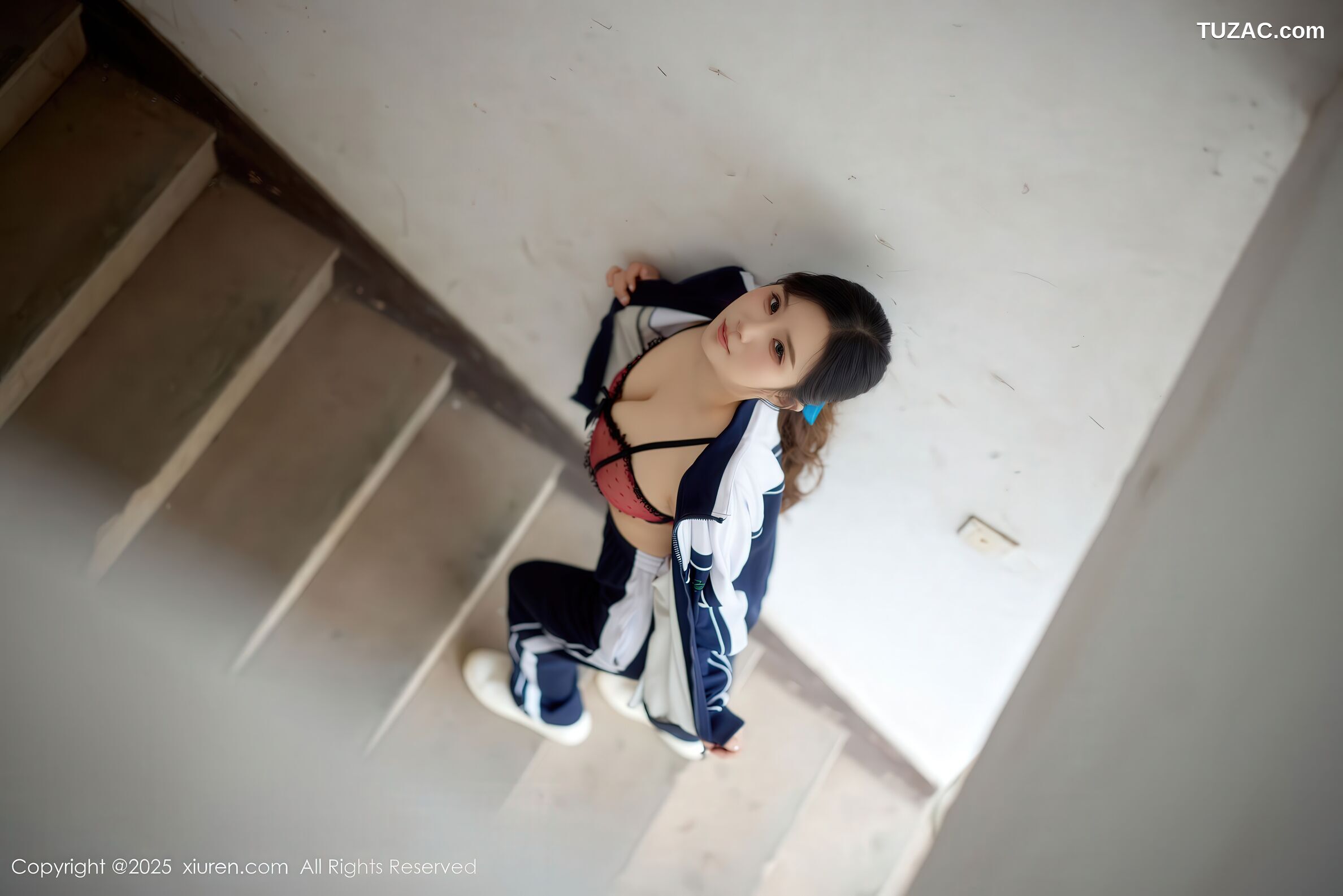 XiuRen秀人网-11103-小肉肉咪-校服校园清纯少女红色内衣-2025.12.12