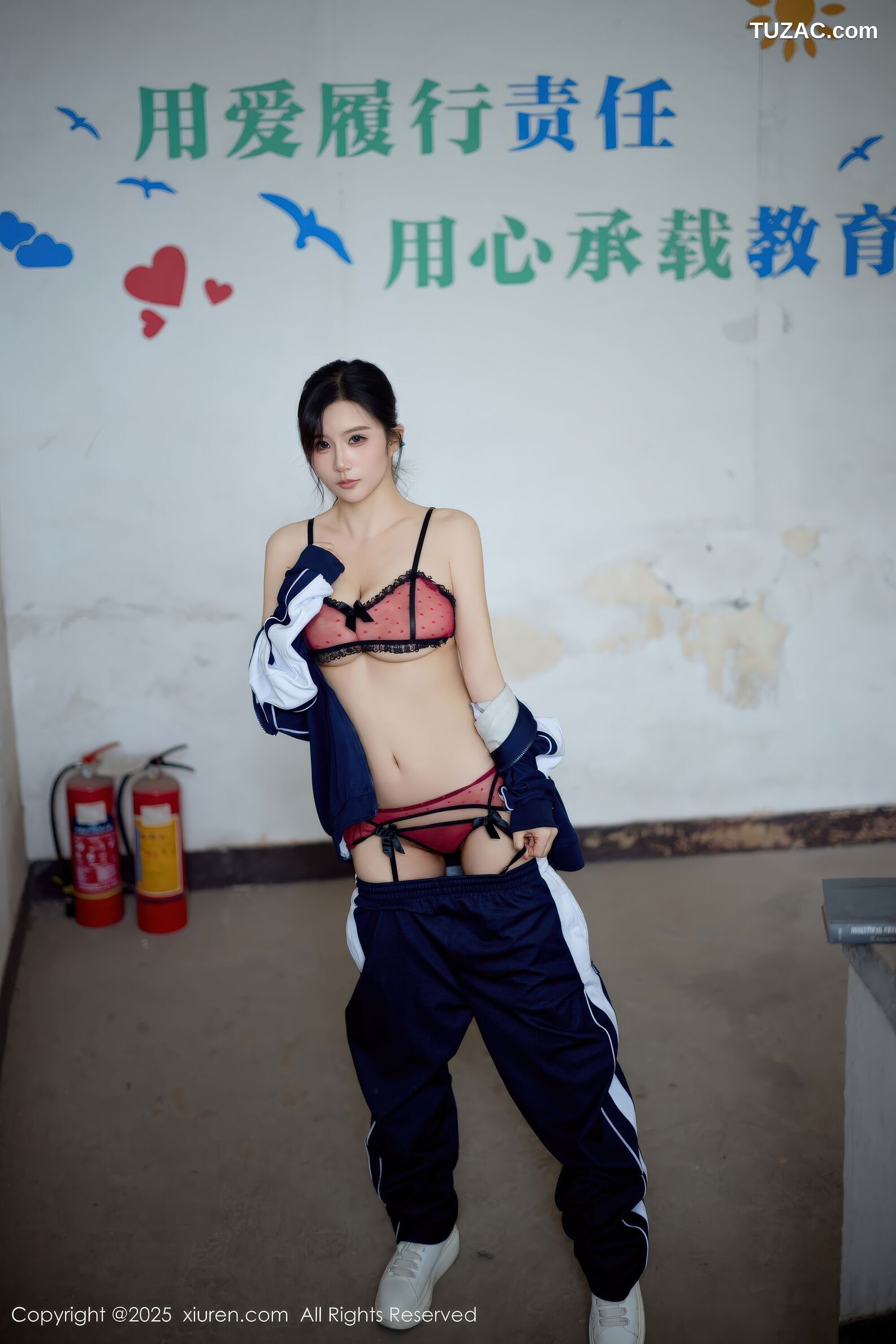 XiuRen秀人网-11103-小肉肉咪-校服校园清纯少女红色内衣-2025.12.12
