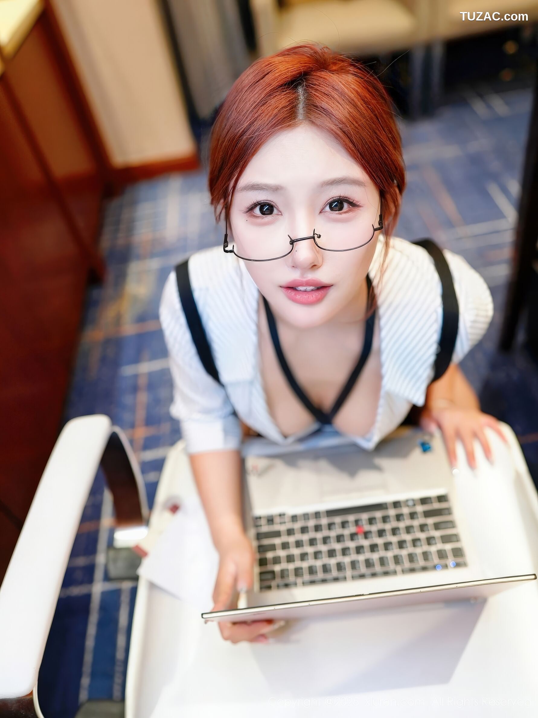 XiuRen秀人网-11104-金允希Yuki-OL条纹衬衫黑短裙黑丝-2025.12.12