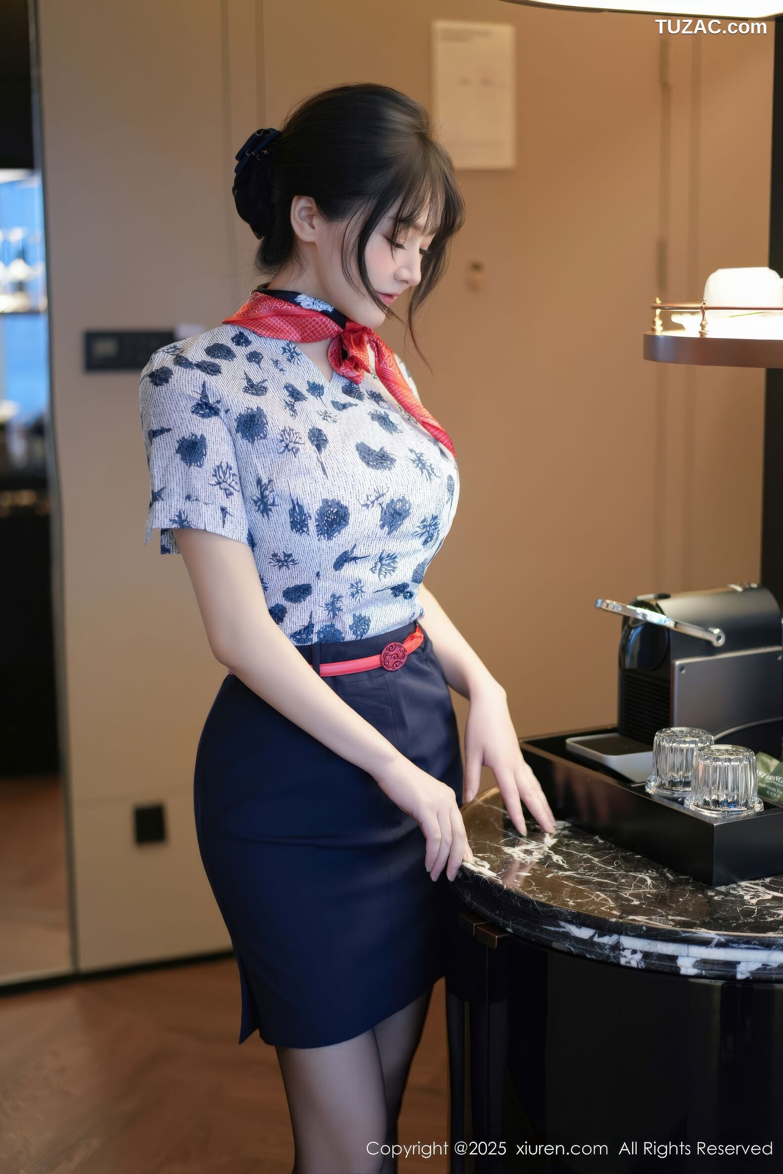 XiuRen秀人网-11115-沈南汐RuRu-空姐制服黑丝灰色内衣爆乳-2025.12.16