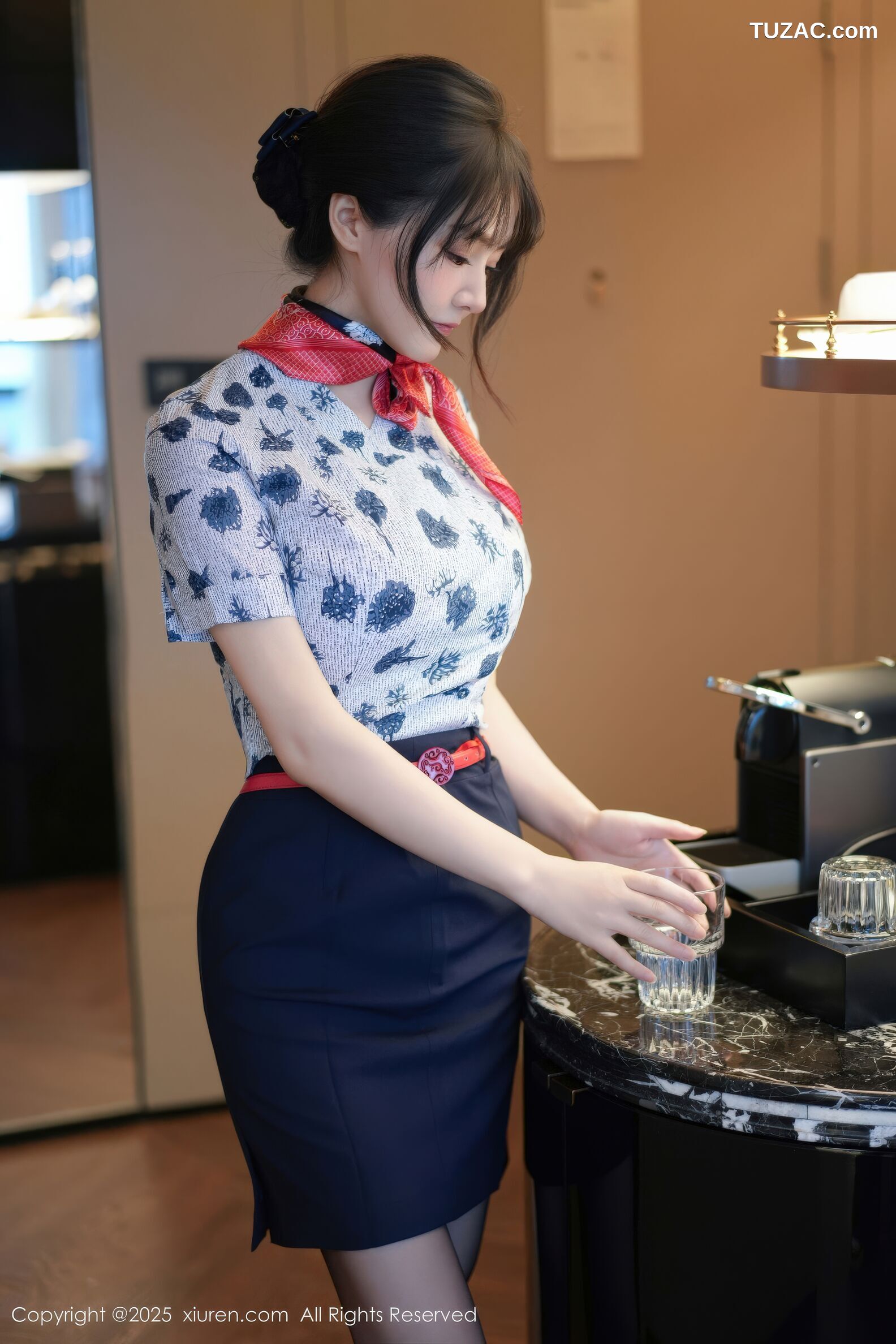 XiuRen秀人网-11115-沈南汐RuRu-空姐制服黑丝灰色内衣爆乳-2025.12.16