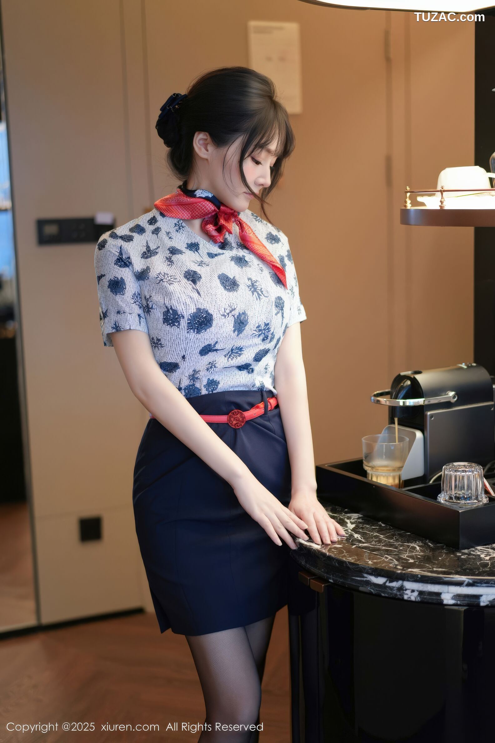 XiuRen秀人网-11115-沈南汐RuRu-空姐制服黑丝灰色内衣爆乳-2025.12.16