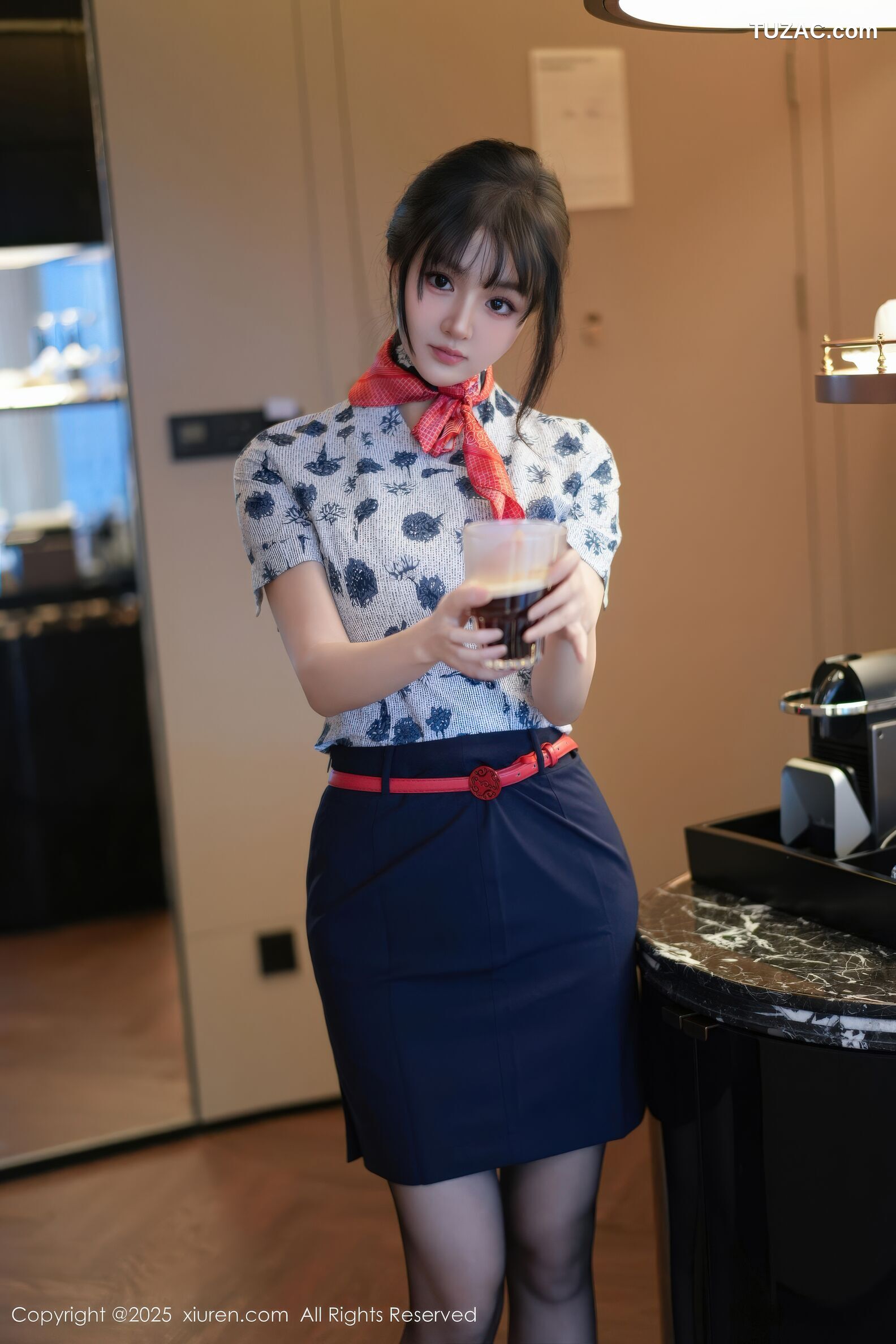XiuRen秀人网-11115-沈南汐RuRu-空姐制服黑丝灰色内衣爆乳-2025.12.16