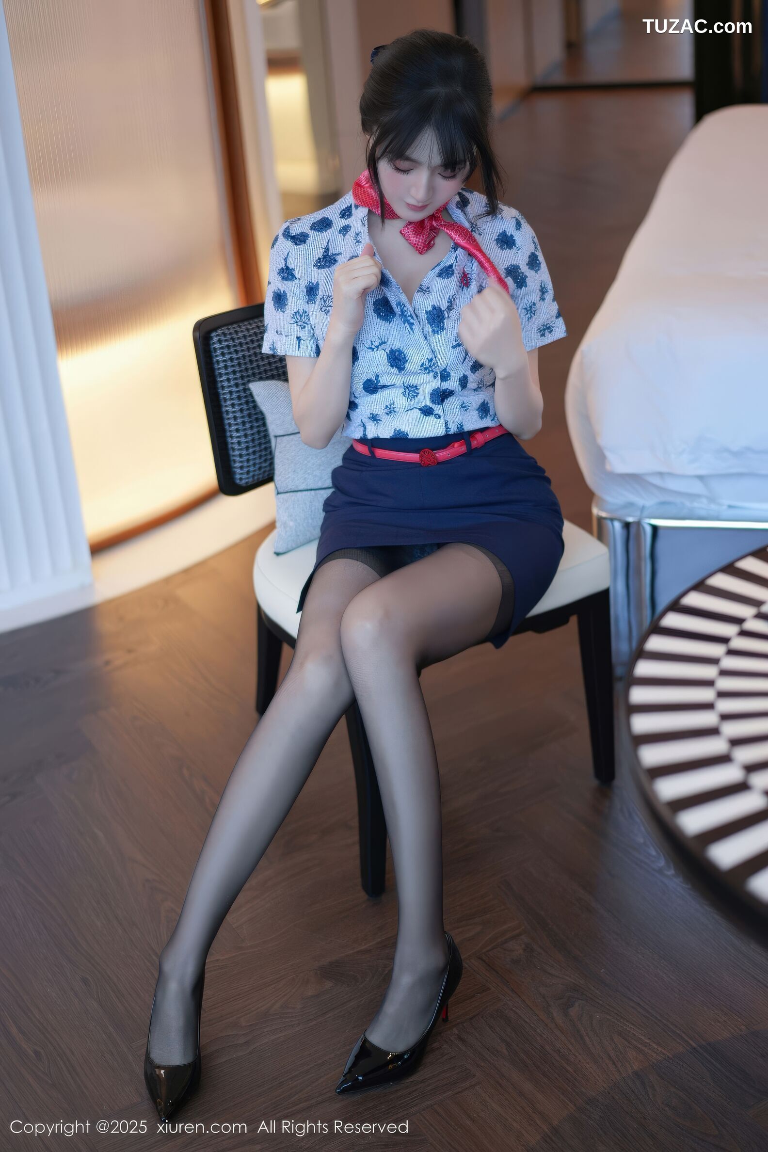 XiuRen秀人网-11115-沈南汐RuRu-空姐制服黑丝灰色内衣爆乳-2025.12.16