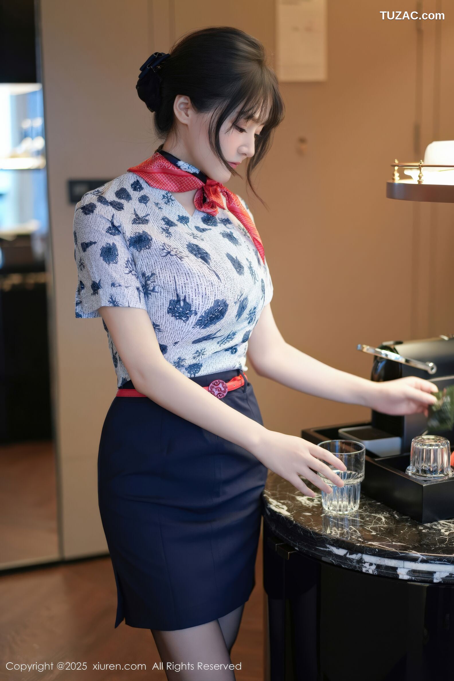 XiuRen秀人网-11115-沈南汐RuRu-空姐制服黑丝灰色内衣爆乳-2025.12.16