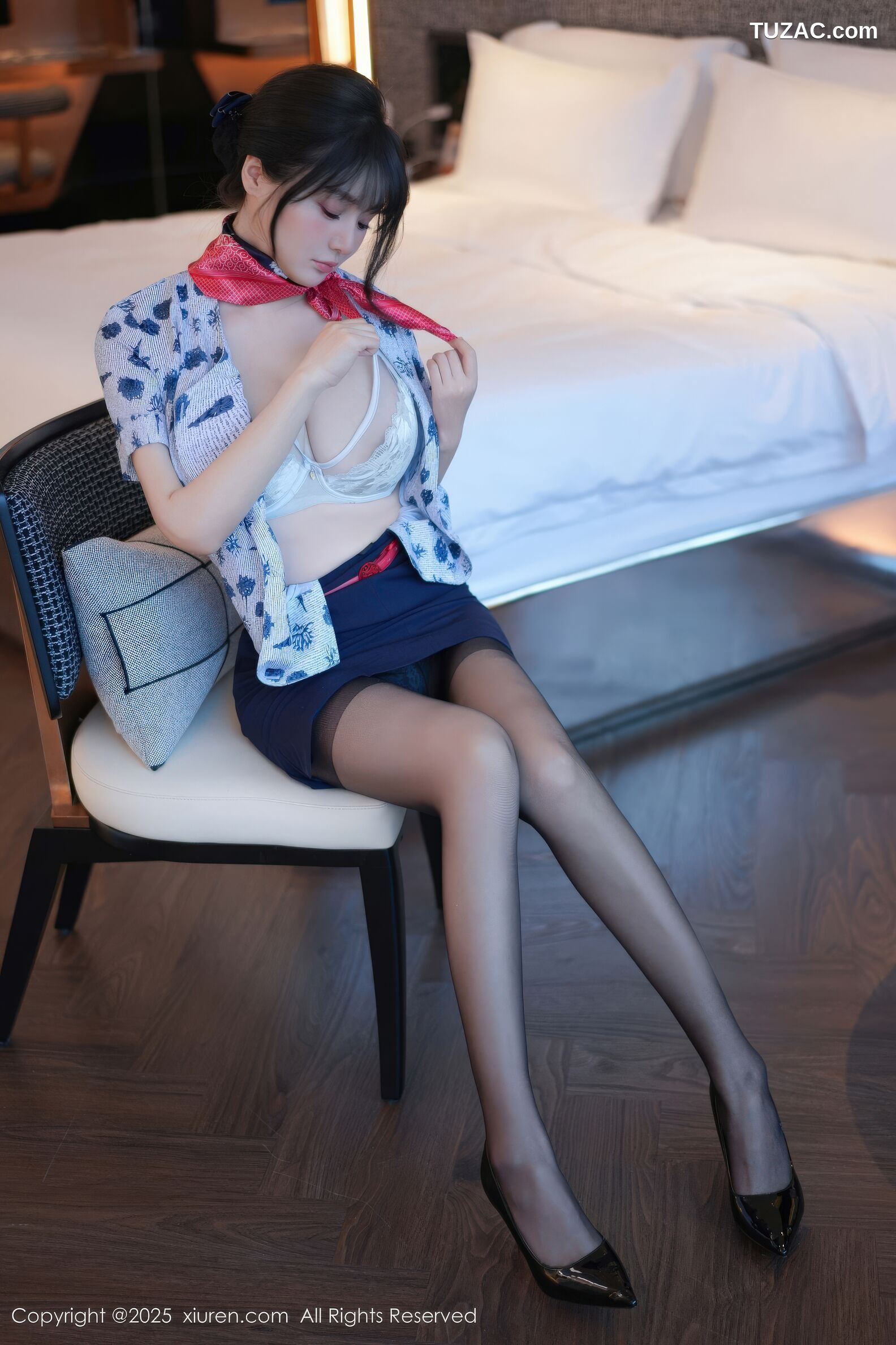 XiuRen秀人网-11115-沈南汐RuRu-空姐制服黑丝灰色内衣爆乳-2025.12.16