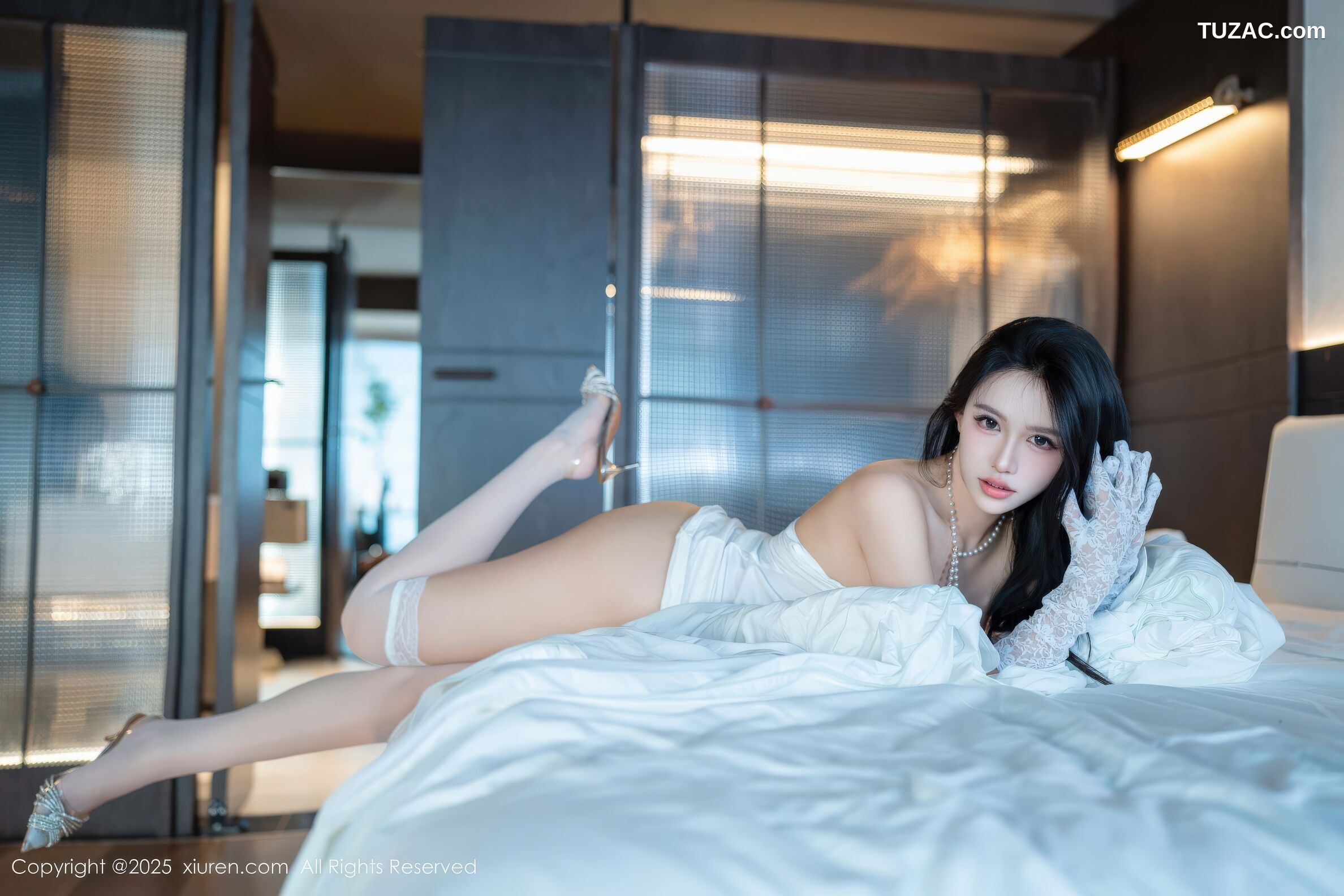 XiuRen秀人网-11124-shelly诗莉-白色情趣内衣白色丝袜-2025.12.18