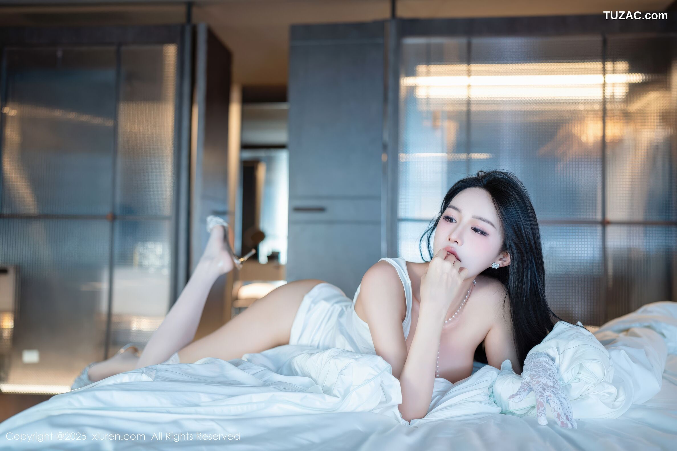 XiuRen秀人网-11124-shelly诗莉-白色情趣内衣白色丝袜-2025.12.18