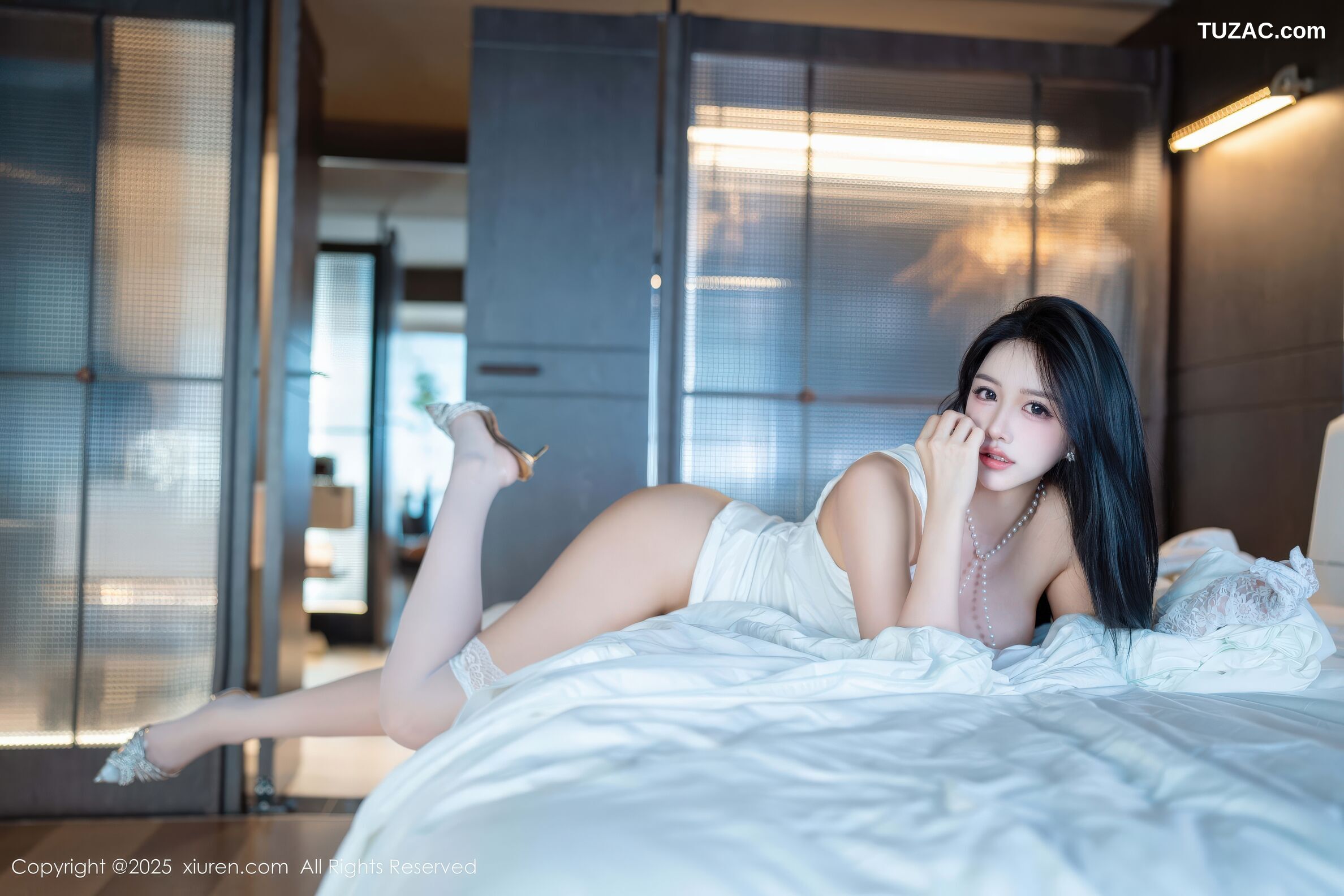 XiuRen秀人网-11124-shelly诗莉-白色情趣内衣白色丝袜-2025.12.18