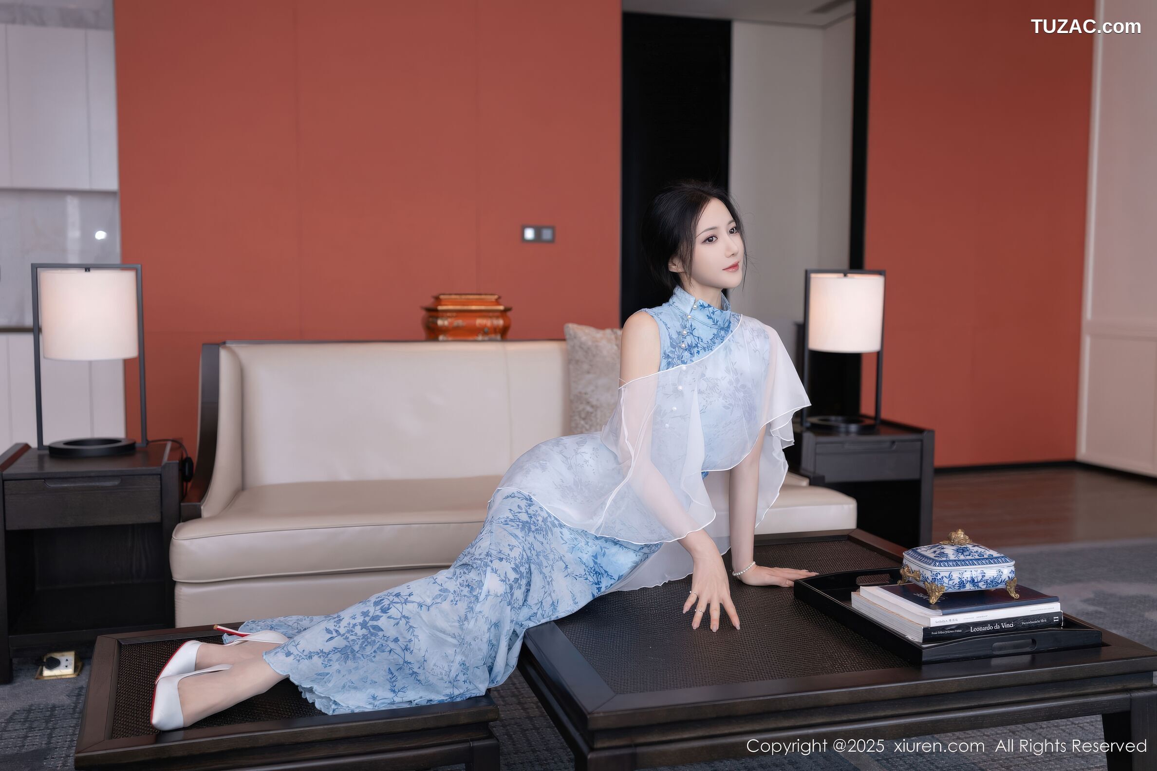 XiuRen秀人网-11133-鱼子酱Fish-青花旗袍白蕾丝内衣-2025.12.19