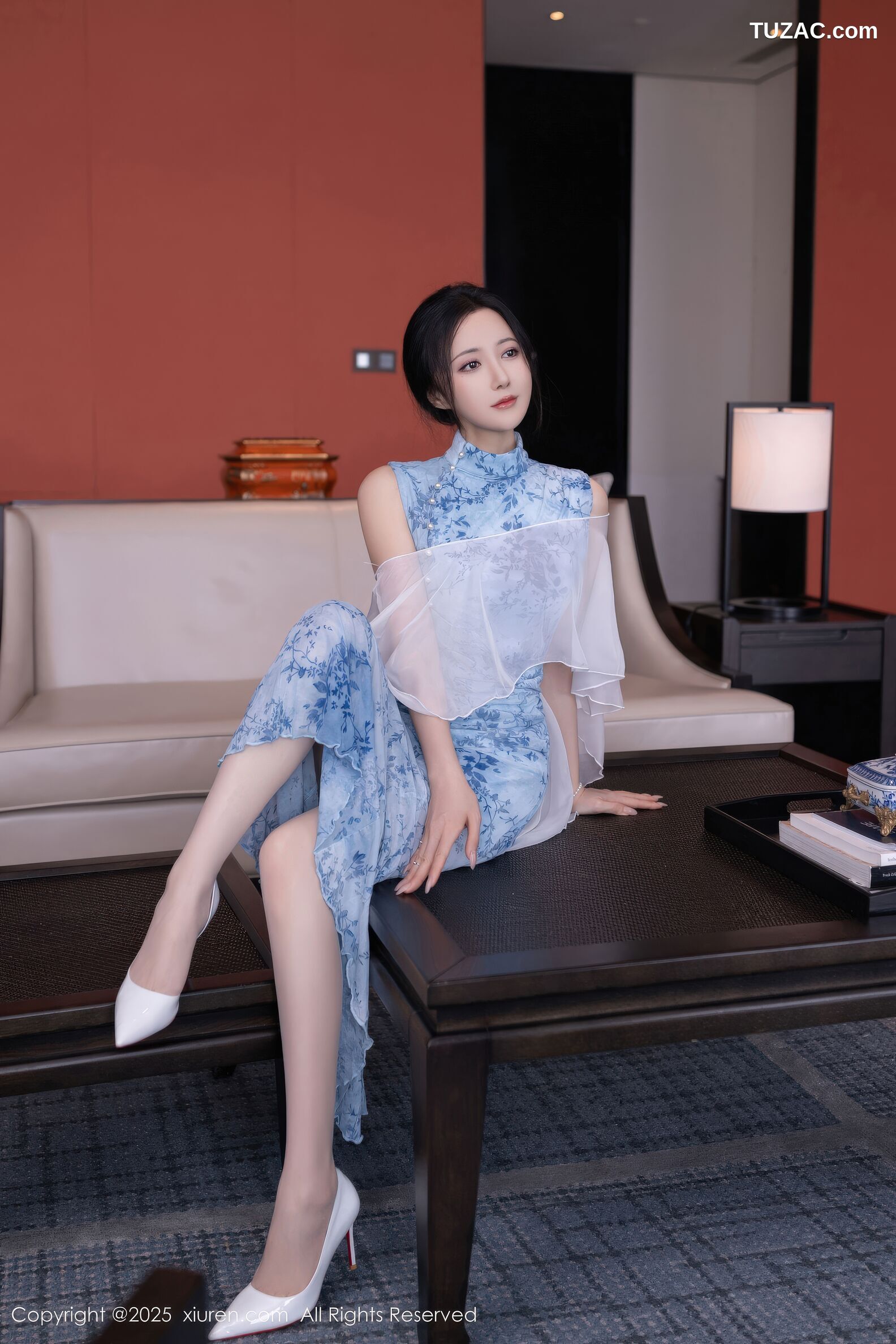 XiuRen秀人网-11133-鱼子酱Fish-青花旗袍白蕾丝内衣-2025.12.19