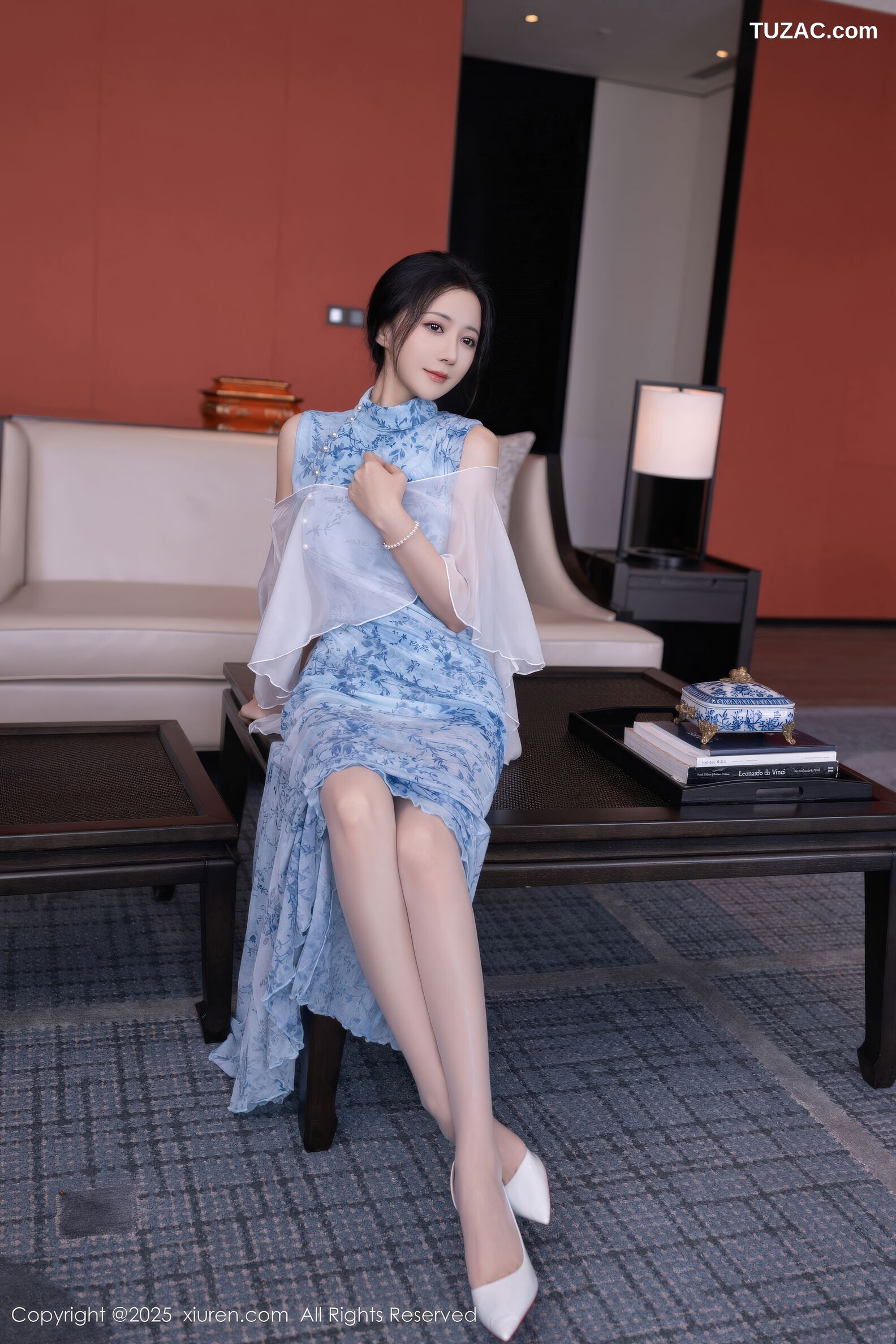 XiuRen秀人网-11133-鱼子酱Fish-青花旗袍白蕾丝内衣-2025.12.19