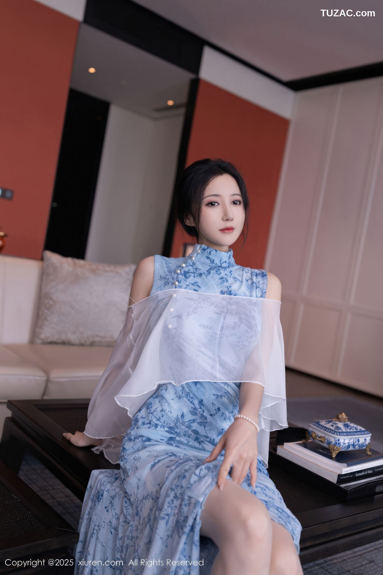 XiuRen秀人网-11133-鱼子酱Fish-青花旗袍白蕾丝内衣-2025.12.19