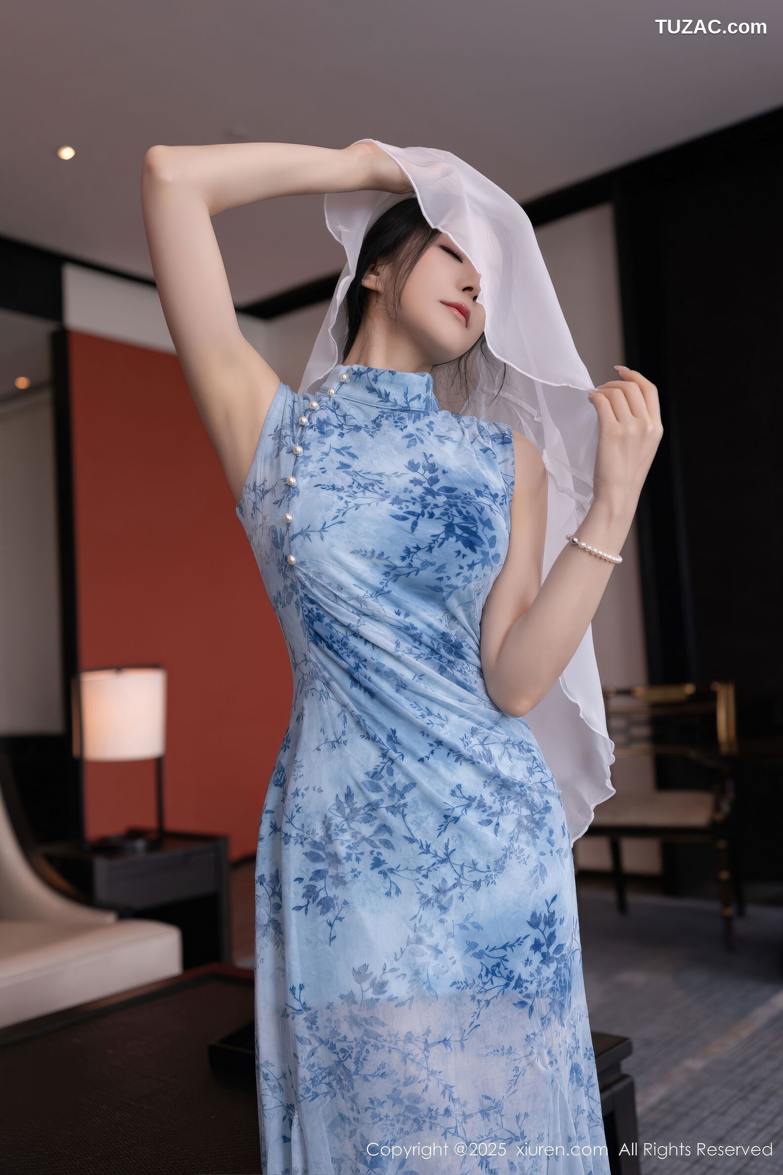 XiuRen秀人网-11133-鱼子酱Fish-青花旗袍白蕾丝内衣-2025.12.19
