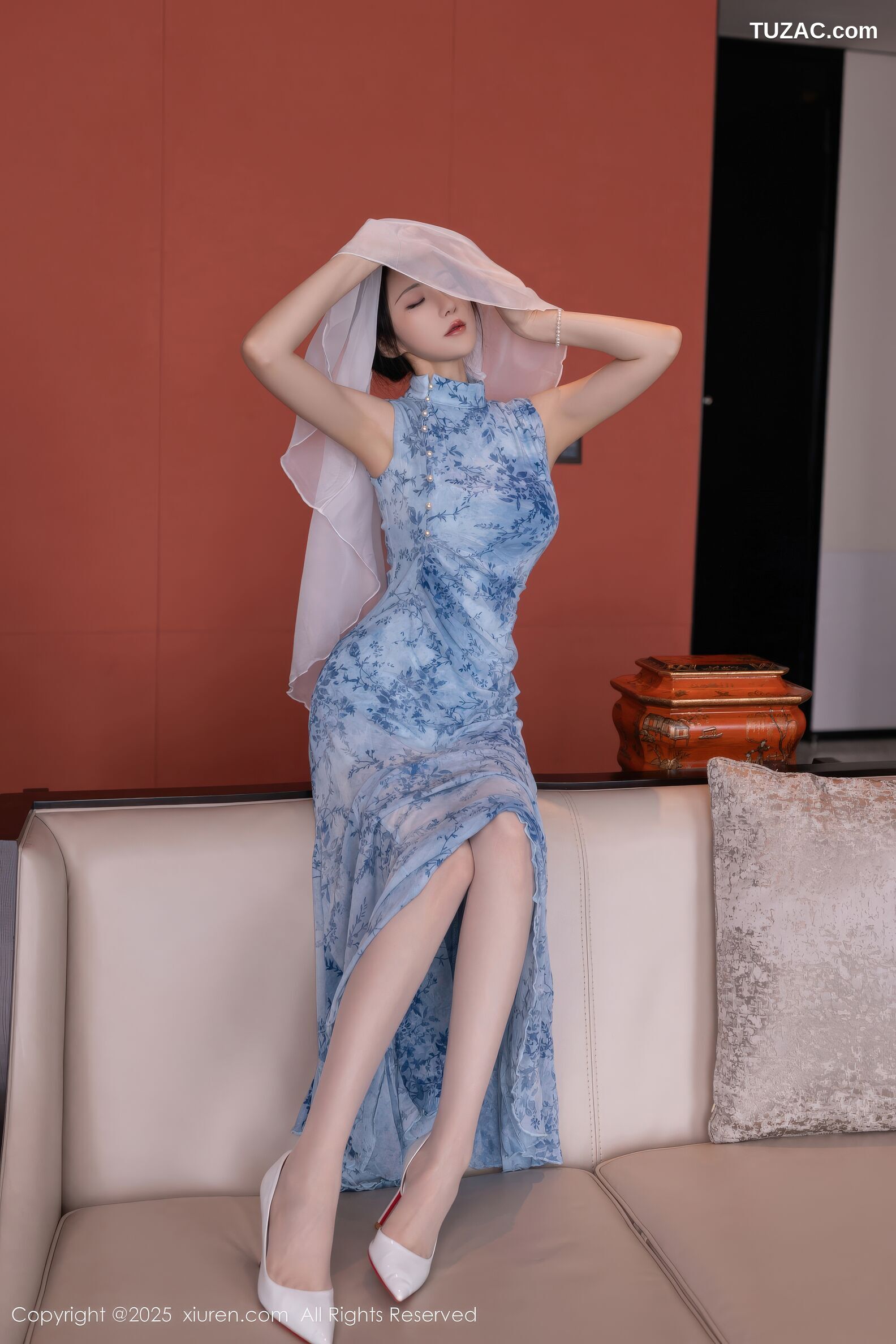 XiuRen秀人网-11133-鱼子酱Fish-青花旗袍白蕾丝内衣-2025.12.19