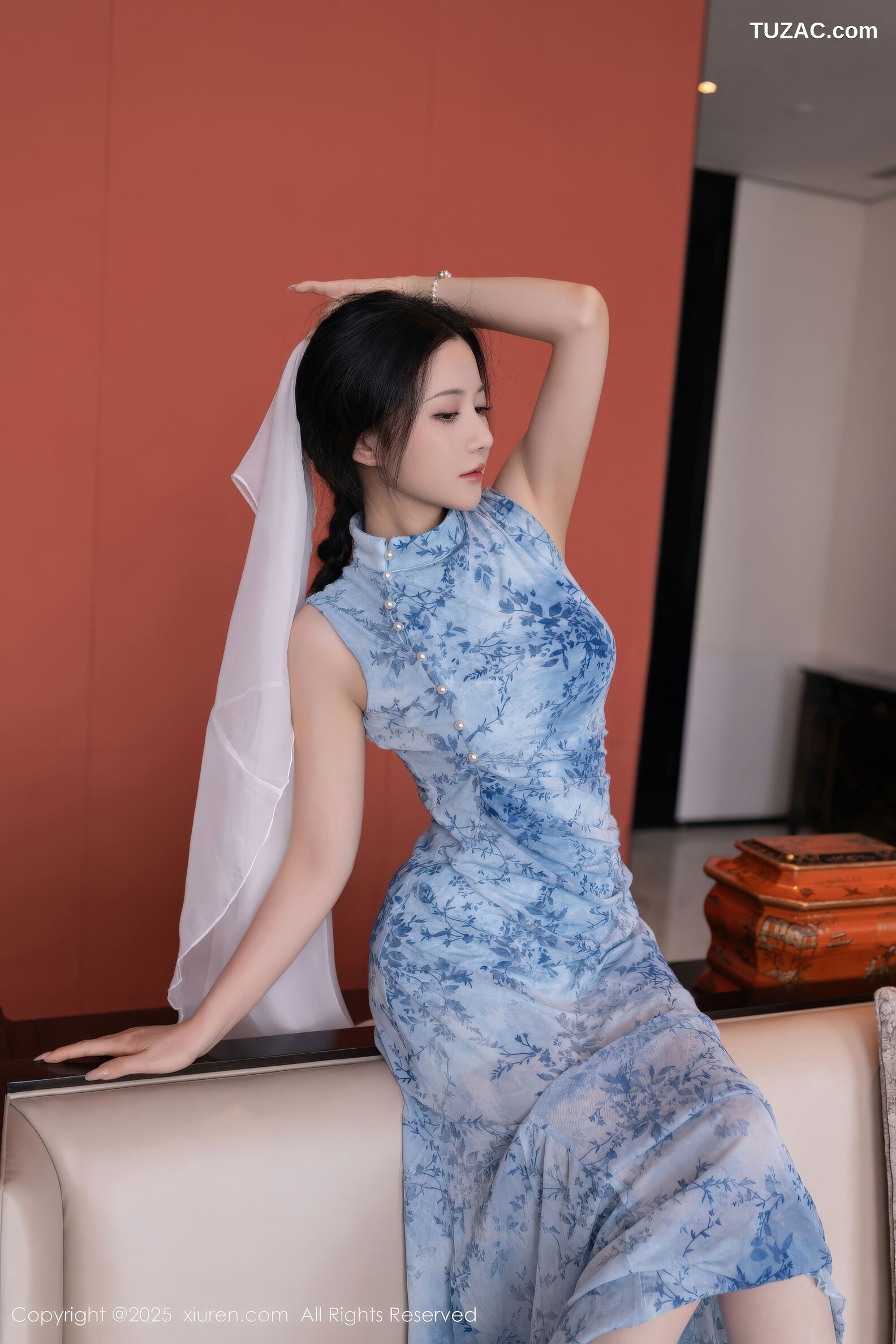XiuRen秀人网-11133-鱼子酱Fish-青花旗袍白蕾丝内衣-2025.12.19