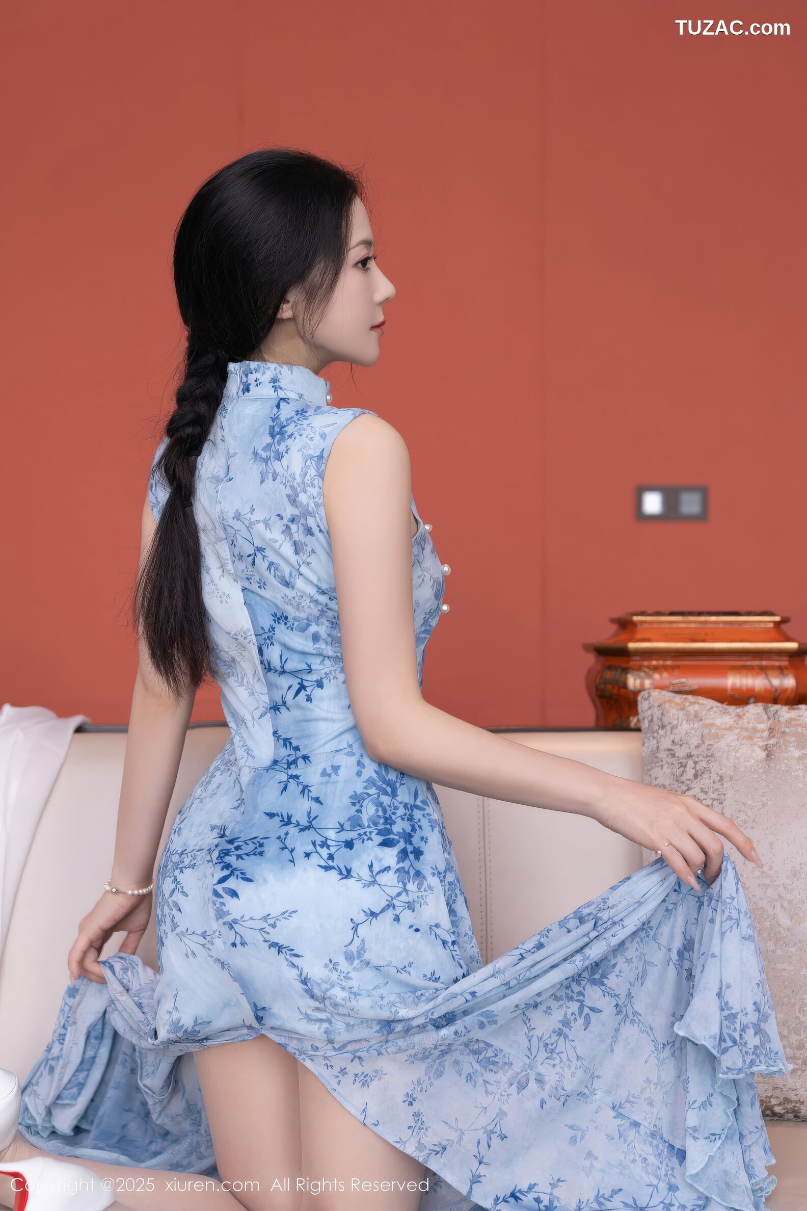 XiuRen秀人网-11133-鱼子酱Fish-青花旗袍白蕾丝内衣-2025.12.19