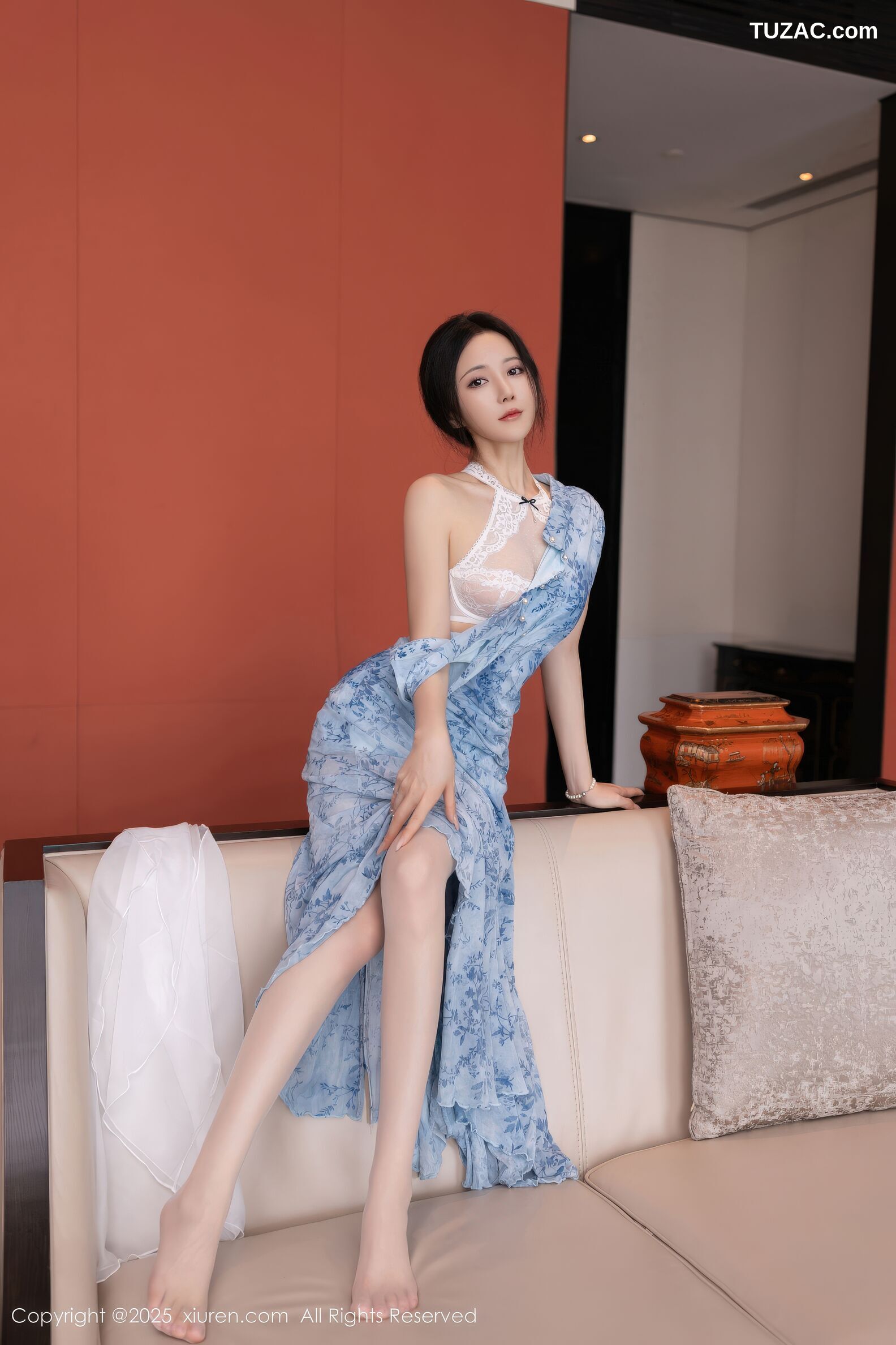 XiuRen秀人网-11133-鱼子酱Fish-青花旗袍白蕾丝内衣-2025.12.19