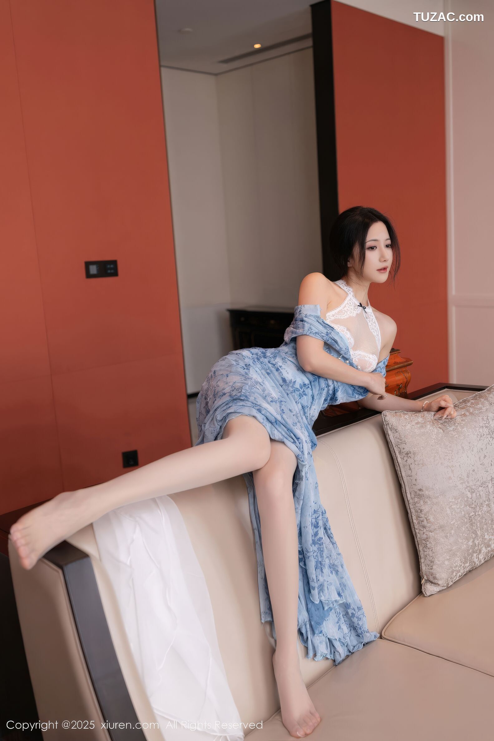 XiuRen秀人网-11133-鱼子酱Fish-青花旗袍白蕾丝内衣-2025.12.19