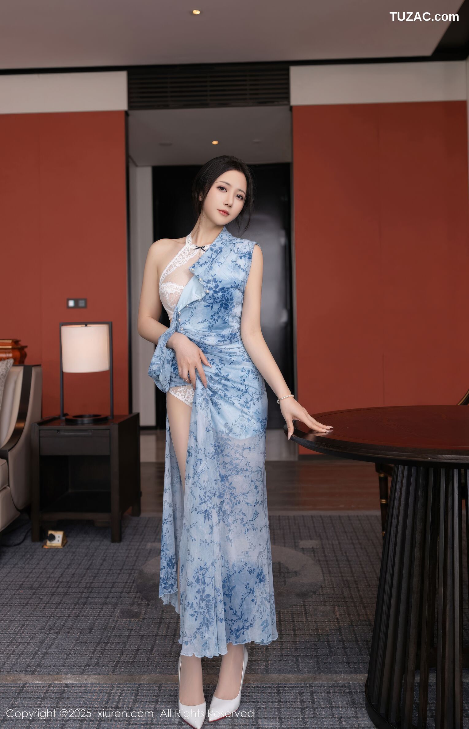 XiuRen秀人网-11133-鱼子酱Fish-青花旗袍白蕾丝内衣-2025.12.19