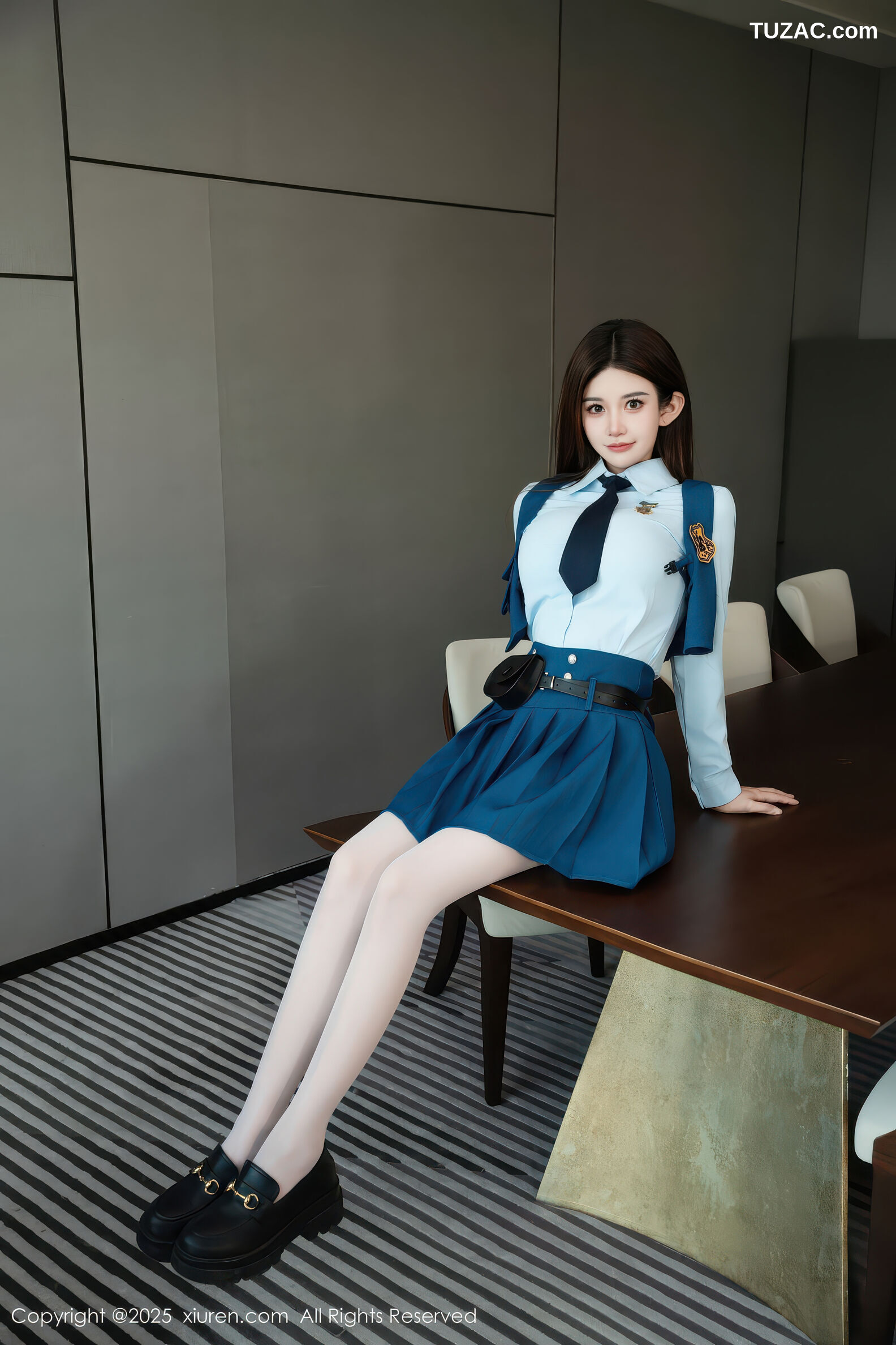 XiuRen秀人网-11141-苏甜橙子-JK制服淡蓝衬衫深蓝绿百褶裙-2025.12.23