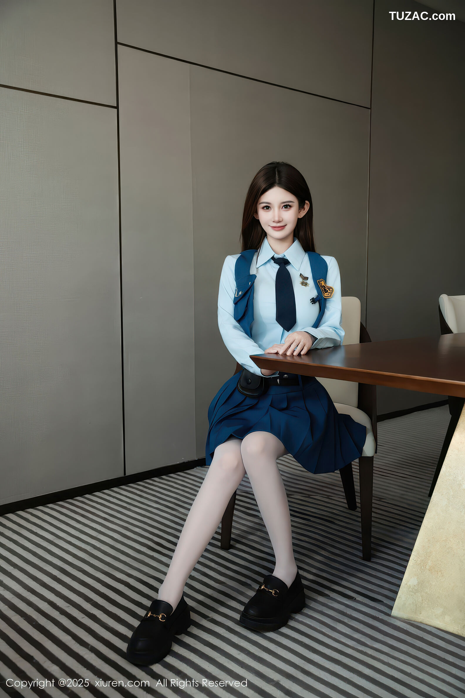XiuRen秀人网-11141-苏甜橙子-JK制服淡蓝衬衫深蓝绿百褶裙-2025.12.23