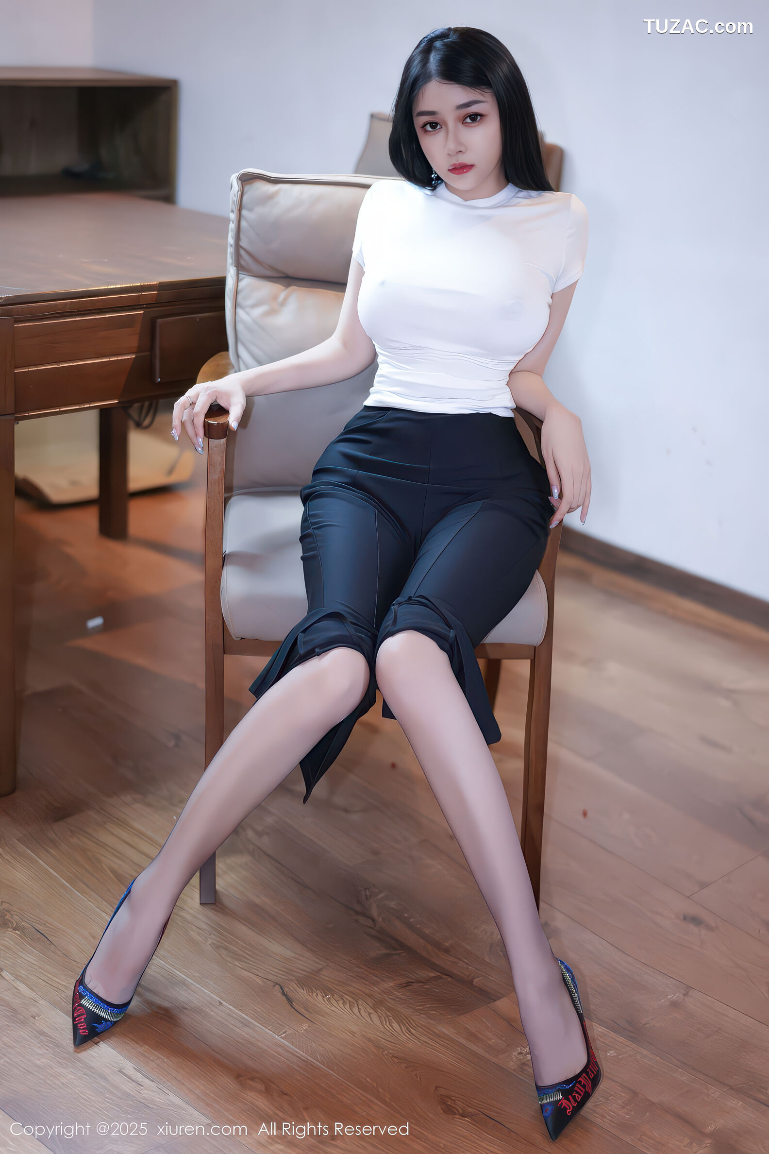 XiuRen秀人网-11142-凯竹-白T黑色长裤紫色蕾丝情趣内衣-2025.12.23