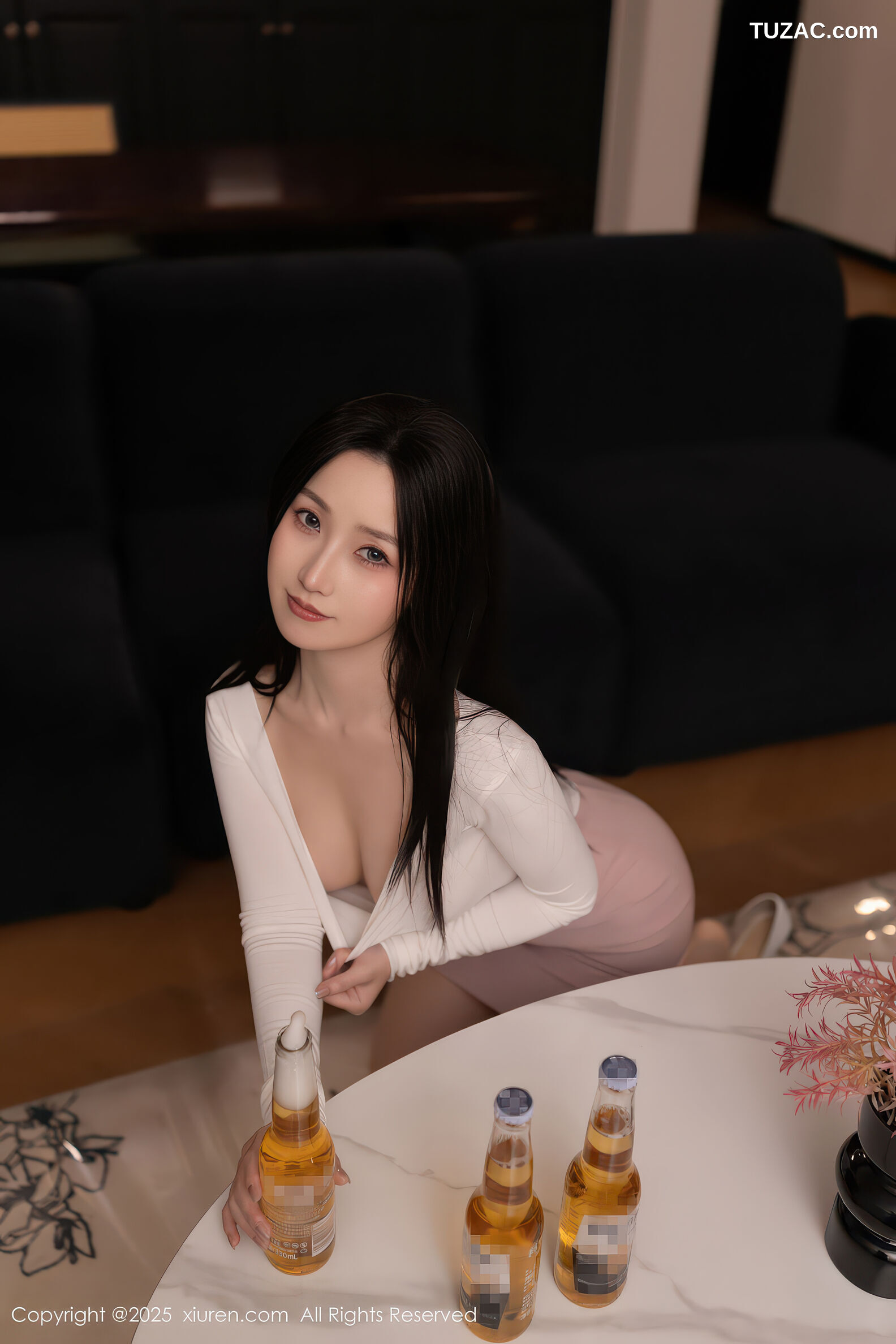XiuRen秀人网-11147-杏子Yada-性感白色T恤淡粉色短裙-2025.12.24