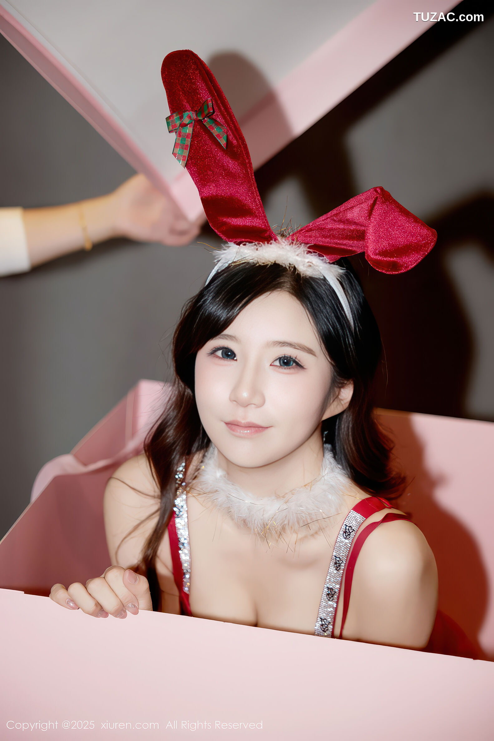 XiuRen秀人网-11149-小肉肉咪-红色圣诞兔女郎黑丝-2025.12.24