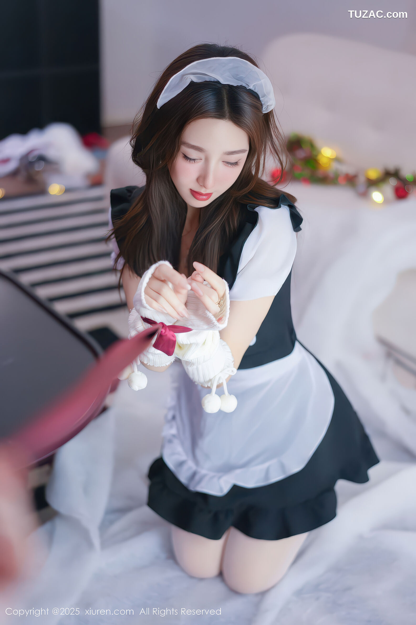 XiuRen秀人网-11152-Twins-桃桃-黑白女仆装-白蕾丝黑兔耳爆乳-2025.12.24
