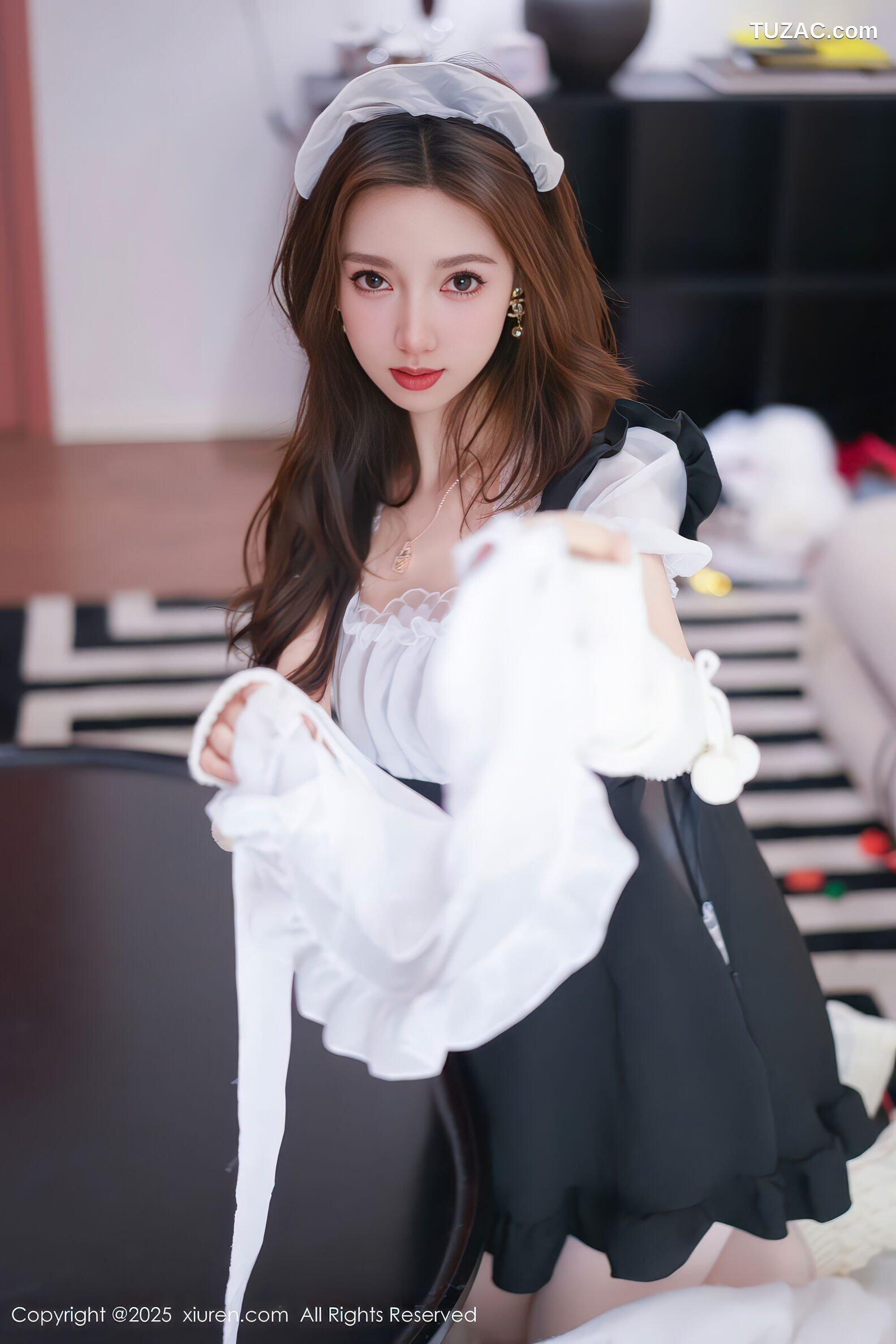 XiuRen秀人网-11152-Twins-桃桃-黑白女仆装-白蕾丝黑兔耳爆乳-2025.12.24