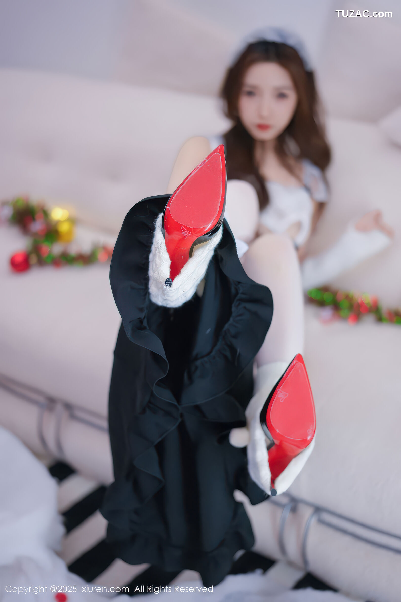 XiuRen秀人网-11152-Twins-桃桃-黑白女仆装-白蕾丝黑兔耳爆乳-2025.12.24