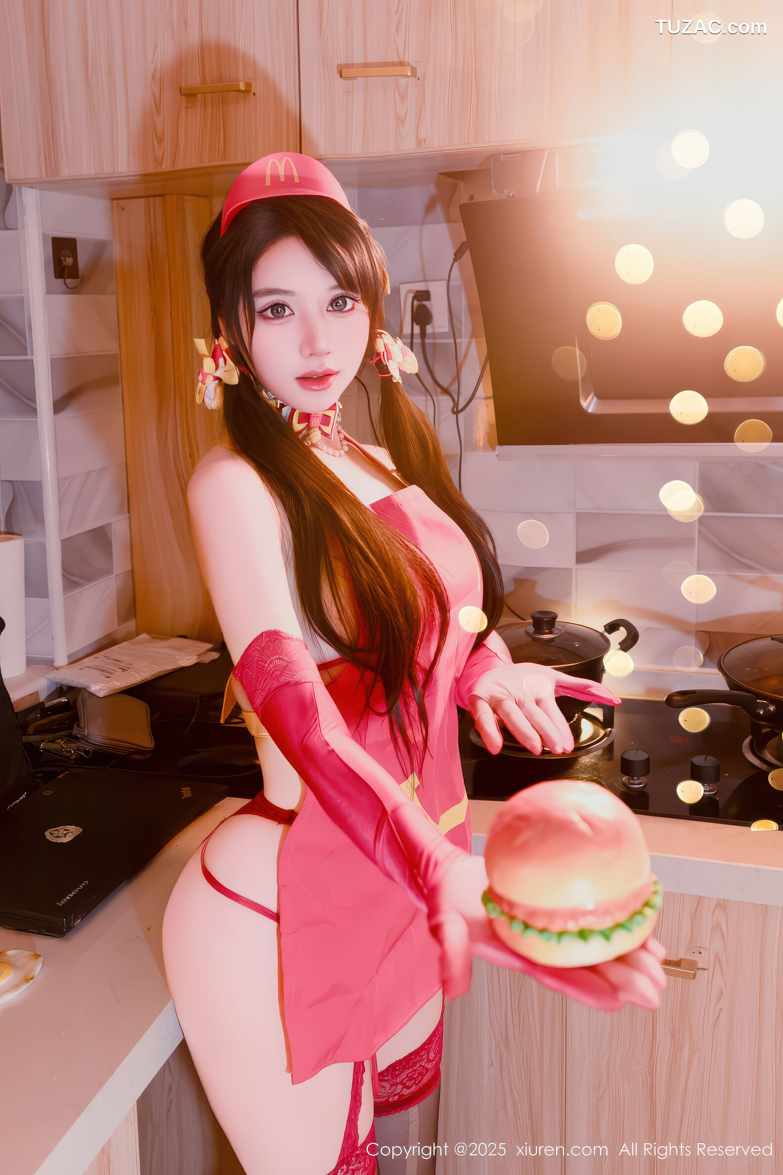 XiuRen秀人网-11154-汐汐爱吃草莓-红色情趣内衣美厨娘-2025.12.25