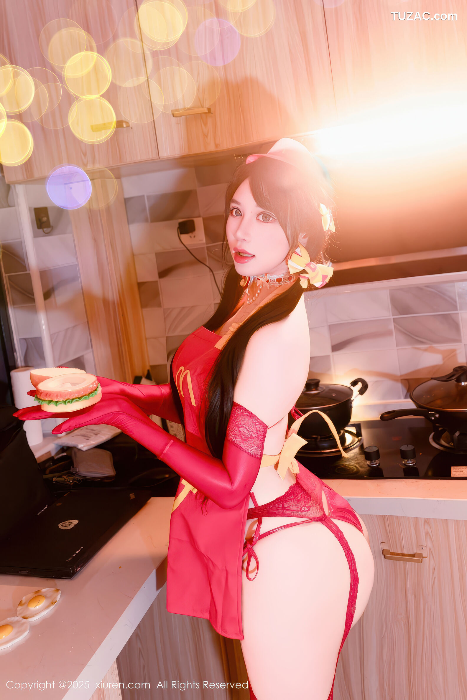 XiuRen秀人网-11154-汐汐爱吃草莓-红色情趣内衣美厨娘-2025.12.25