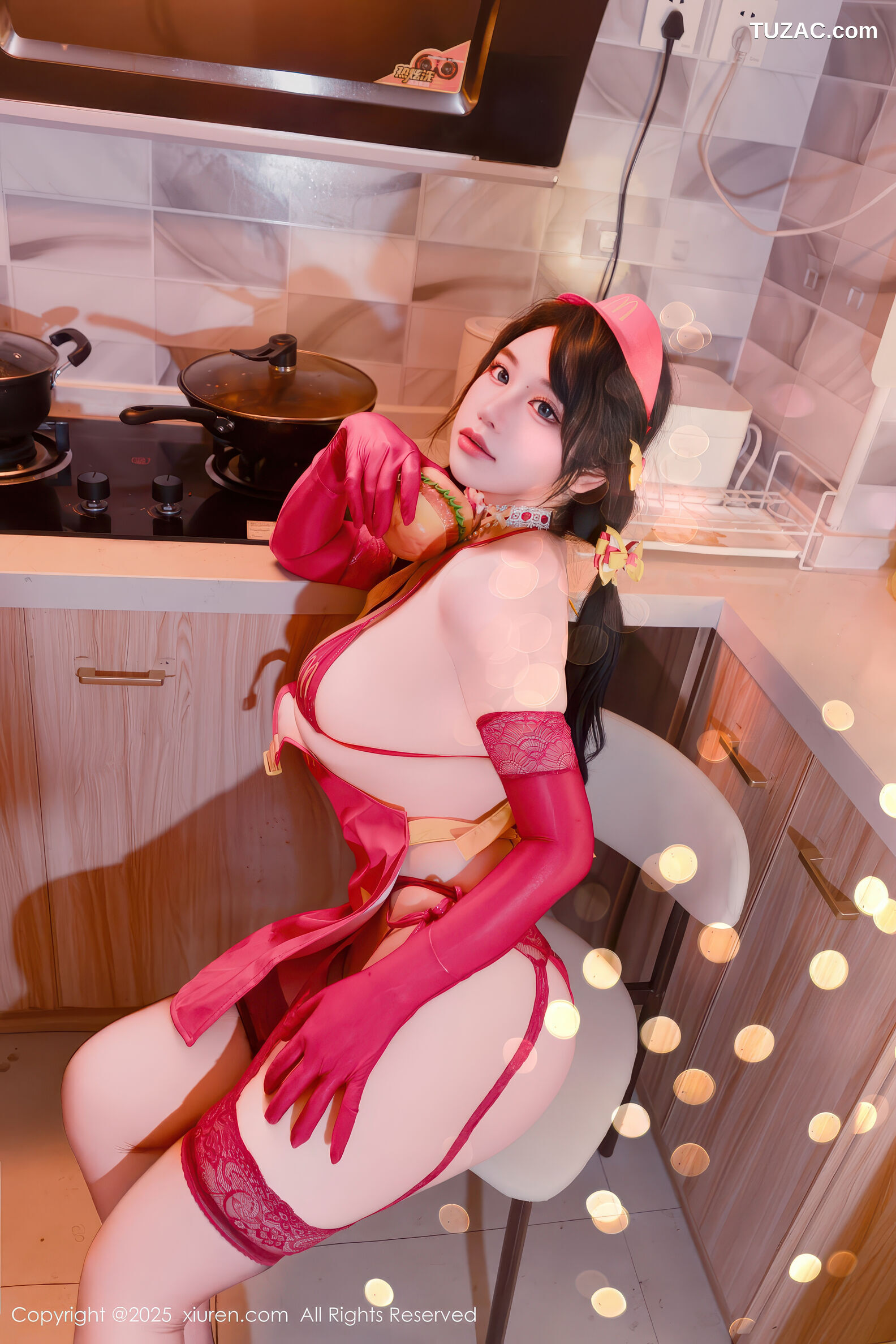 XiuRen秀人网-11154-汐汐爱吃草莓-红色情趣内衣美厨娘-2025.12.25
