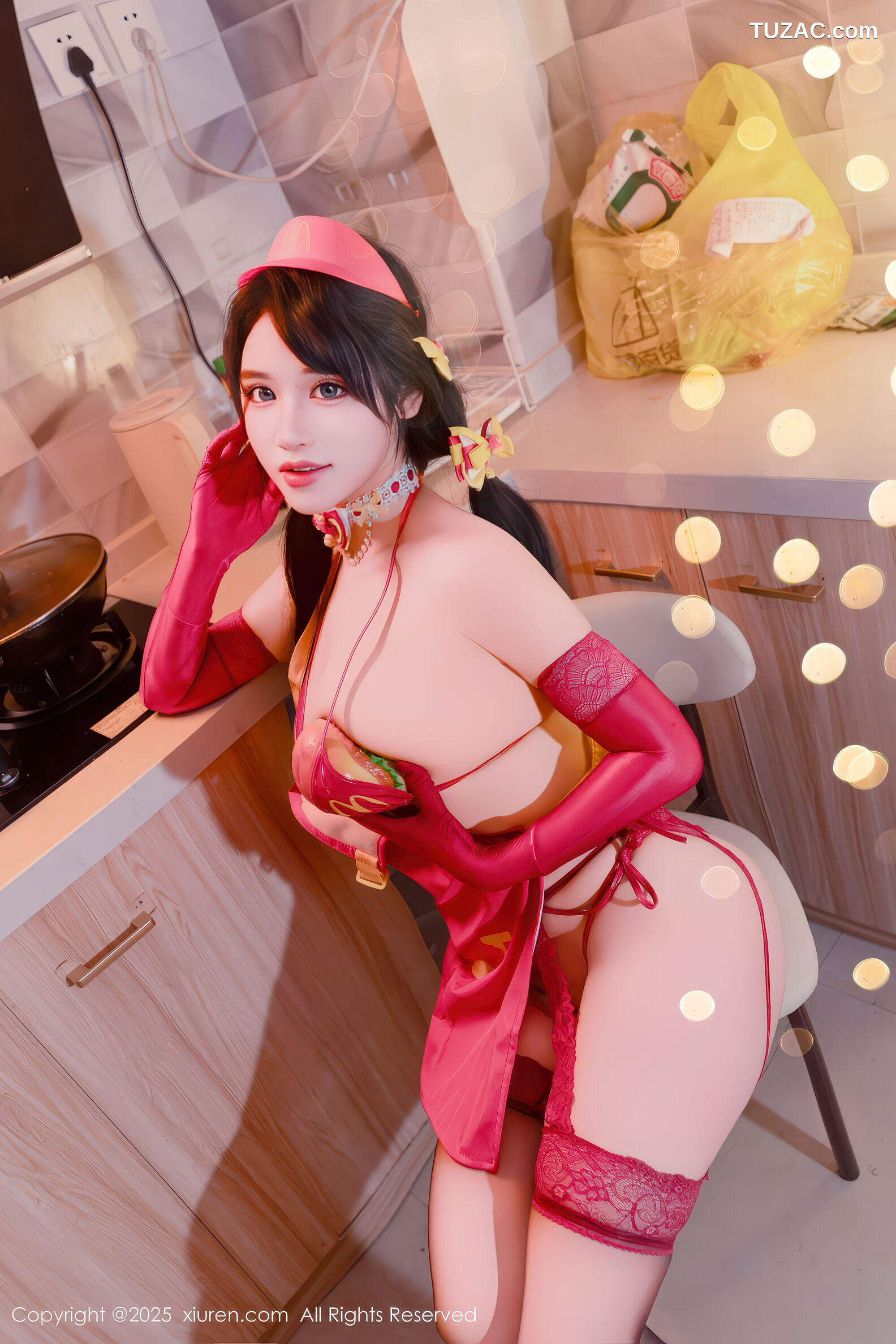 XiuRen秀人网-11154-汐汐爱吃草莓-红色情趣内衣美厨娘-2025.12.25