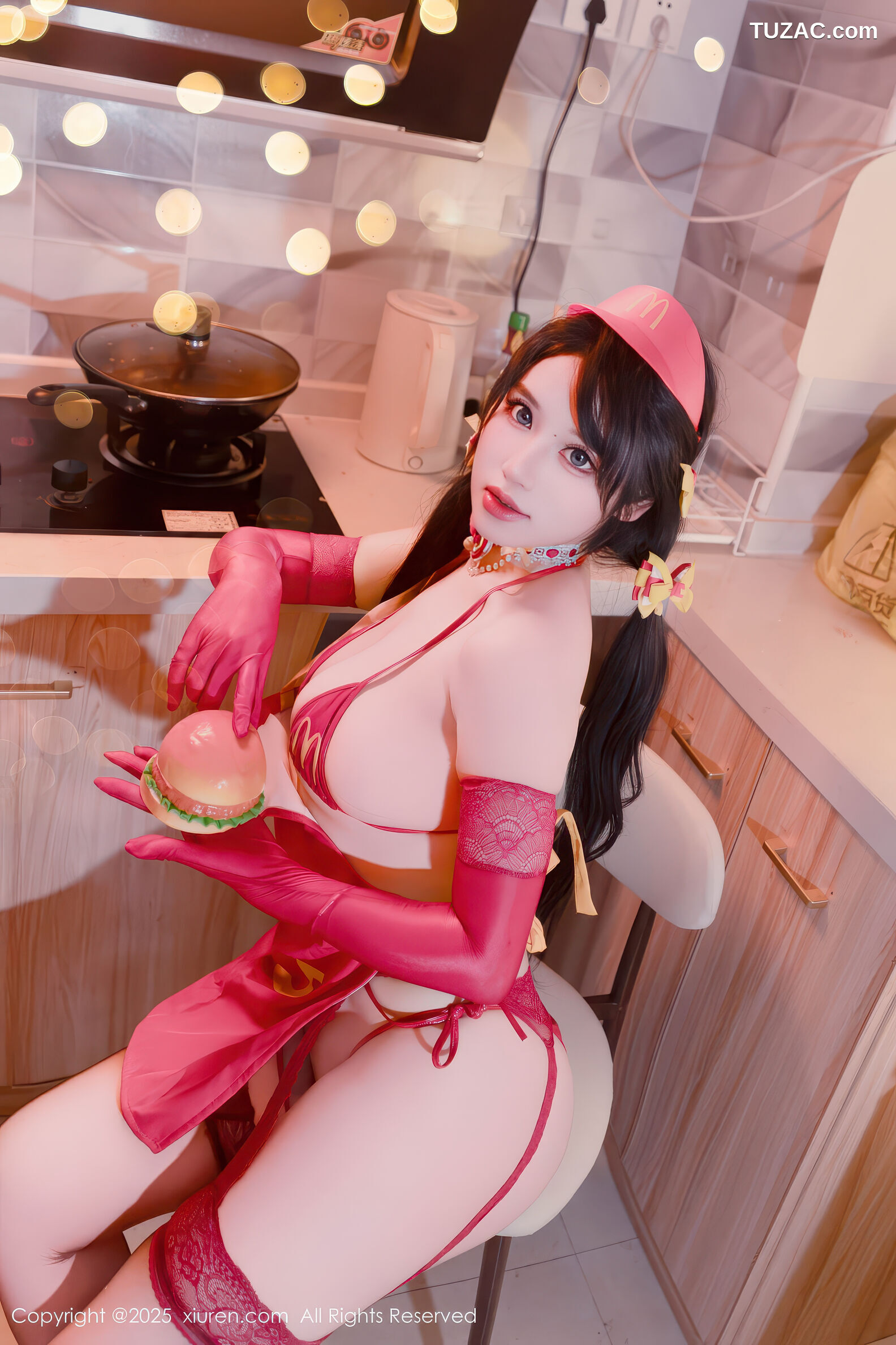 XiuRen秀人网-11154-汐汐爱吃草莓-红色情趣内衣美厨娘-2025.12.25