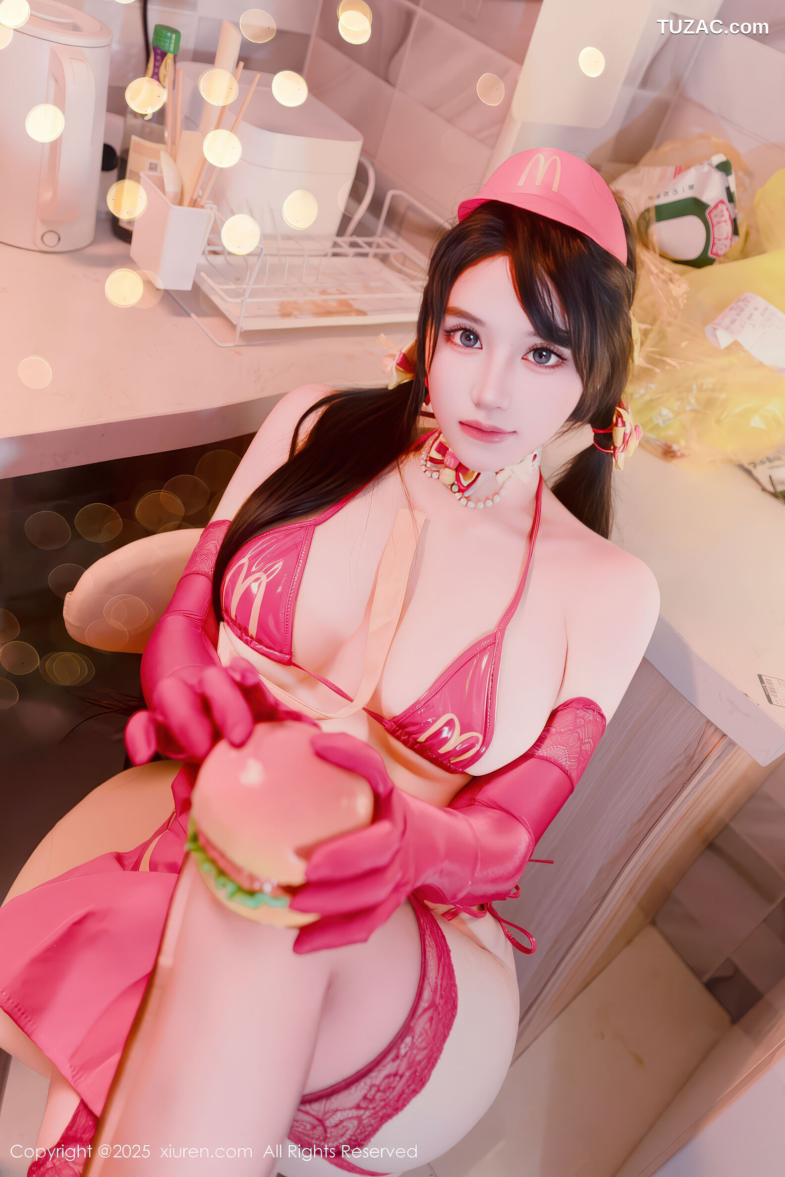 XiuRen秀人网-11154-汐汐爱吃草莓-红色情趣内衣美厨娘-2025.12.25