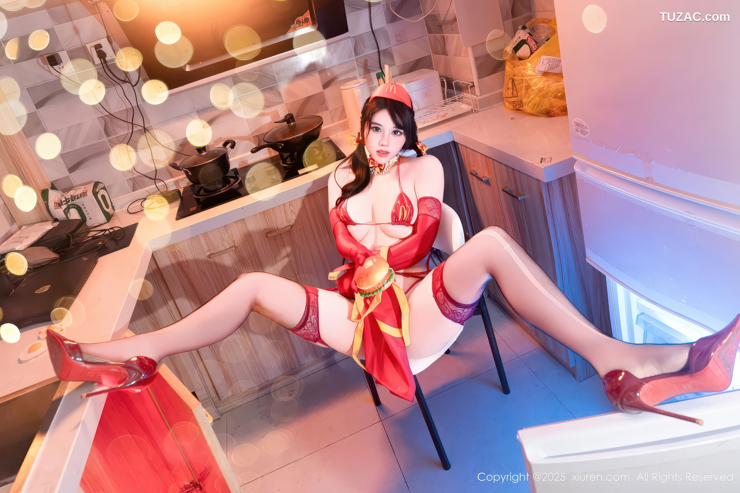 XiuRen秀人网-11154-汐汐爱吃草莓-红色情趣内衣美厨娘-2025.12.25
