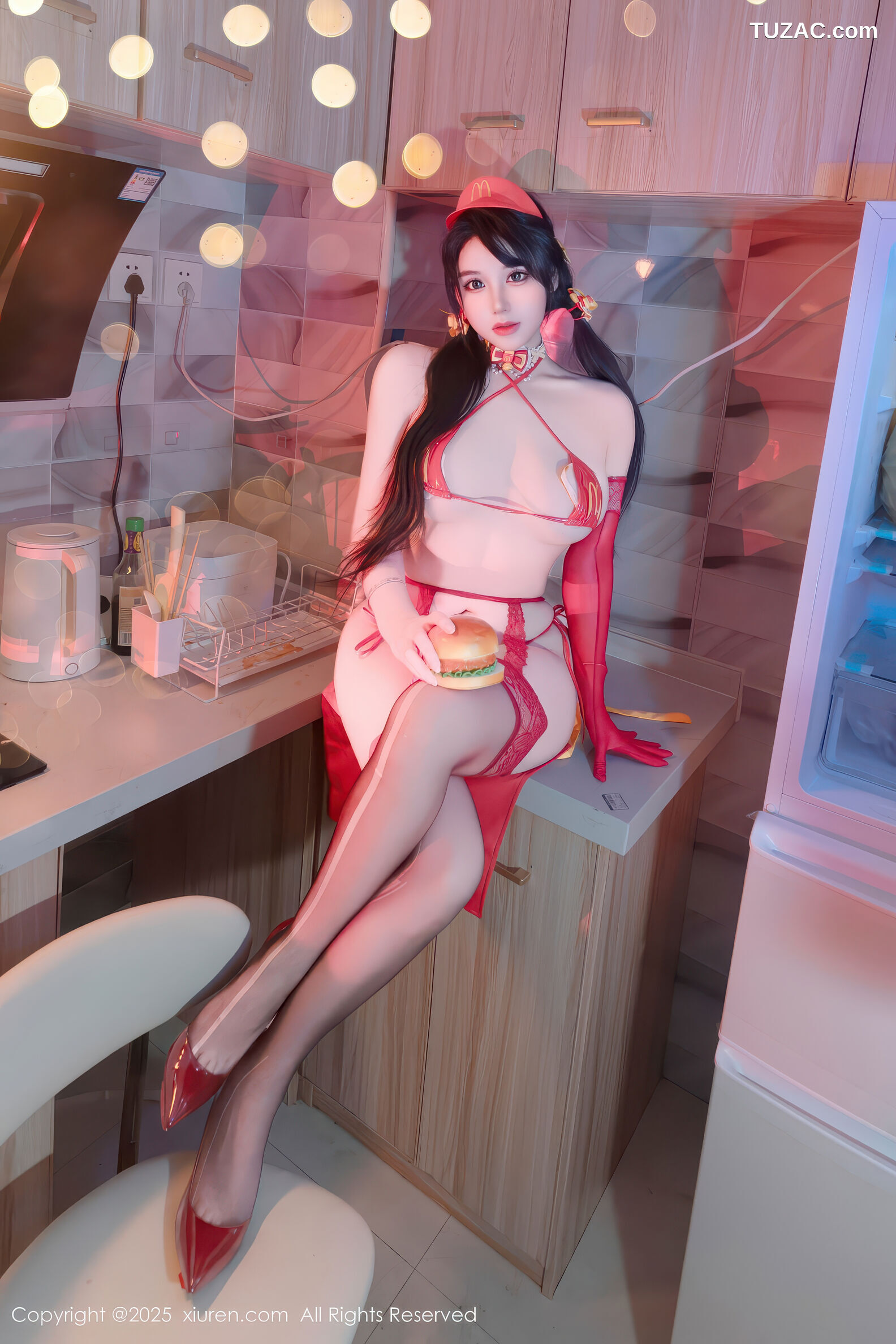XiuRen秀人网-11154-汐汐爱吃草莓-红色情趣内衣美厨娘-2025.12.25